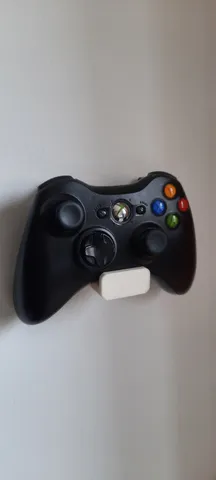 Universal wall-mounted gamepad holder
