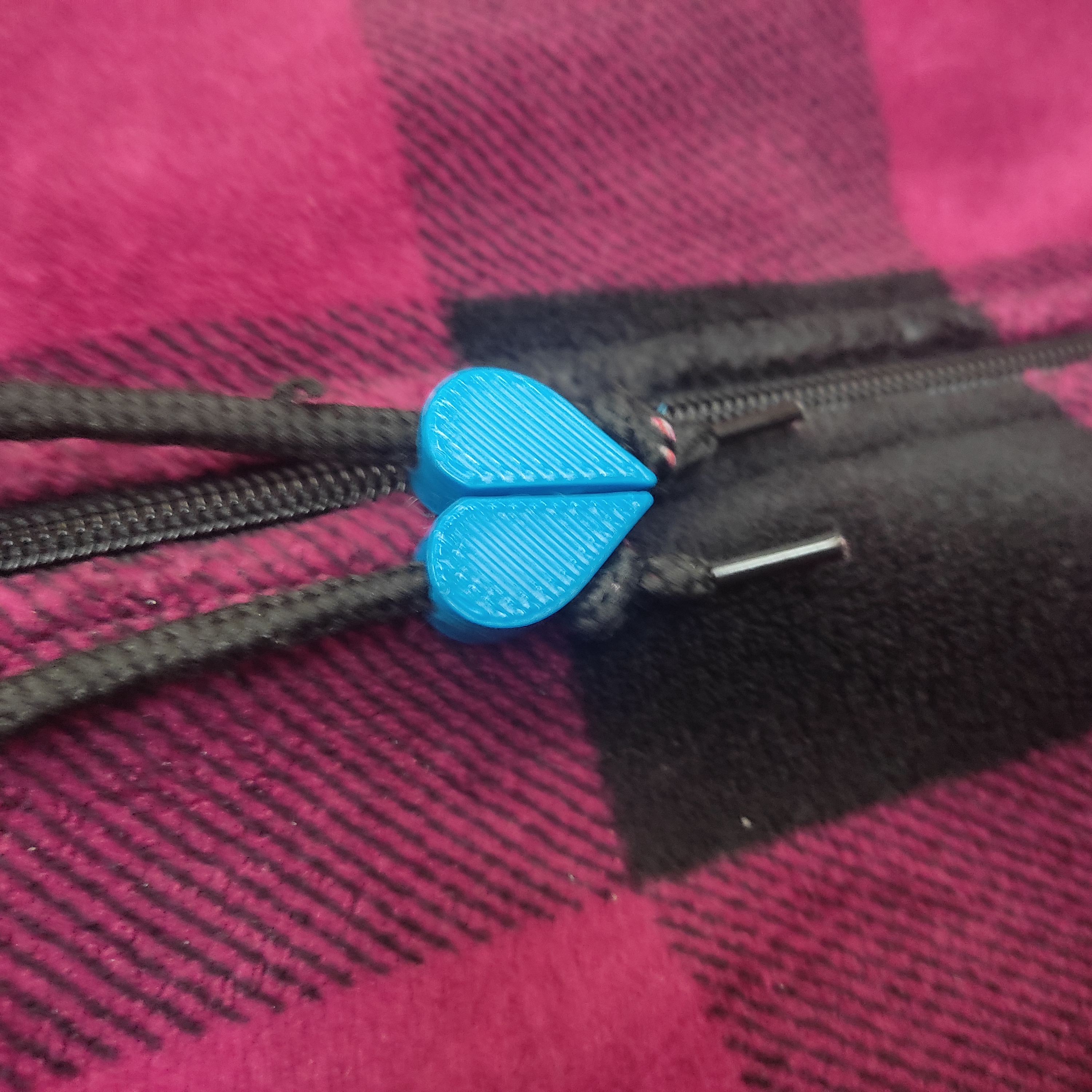 Magnetic heart bead
