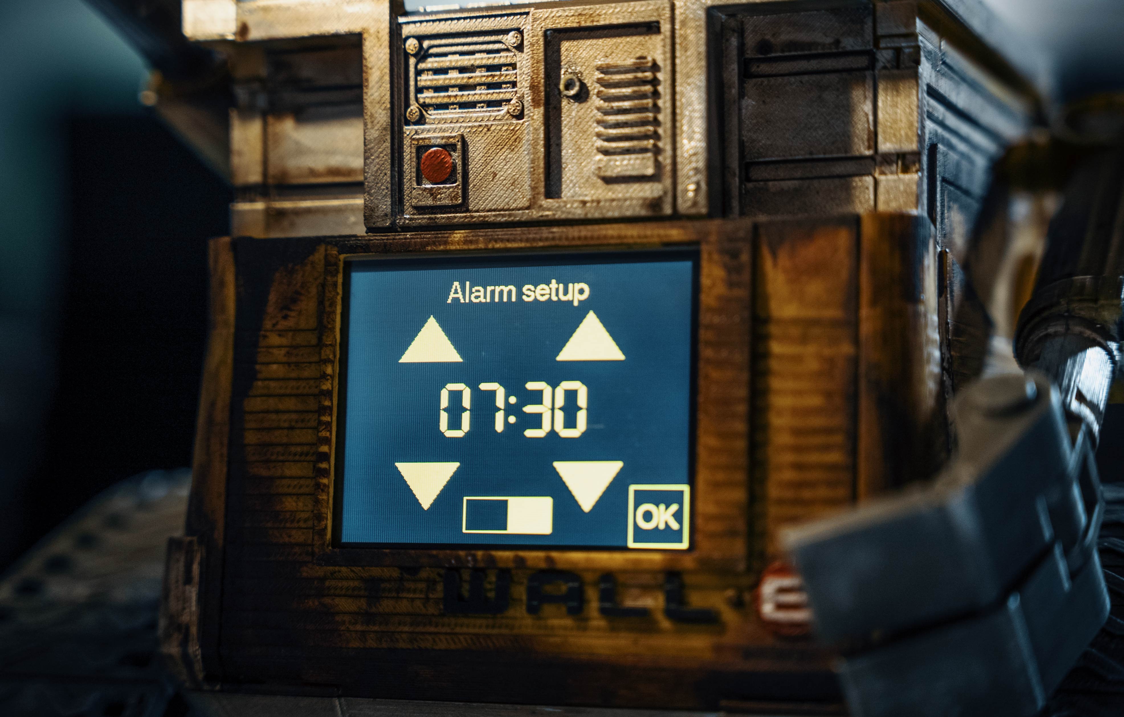 Miniatura 4 do modelo 3D WALL-E - Alarm Clock Lamp