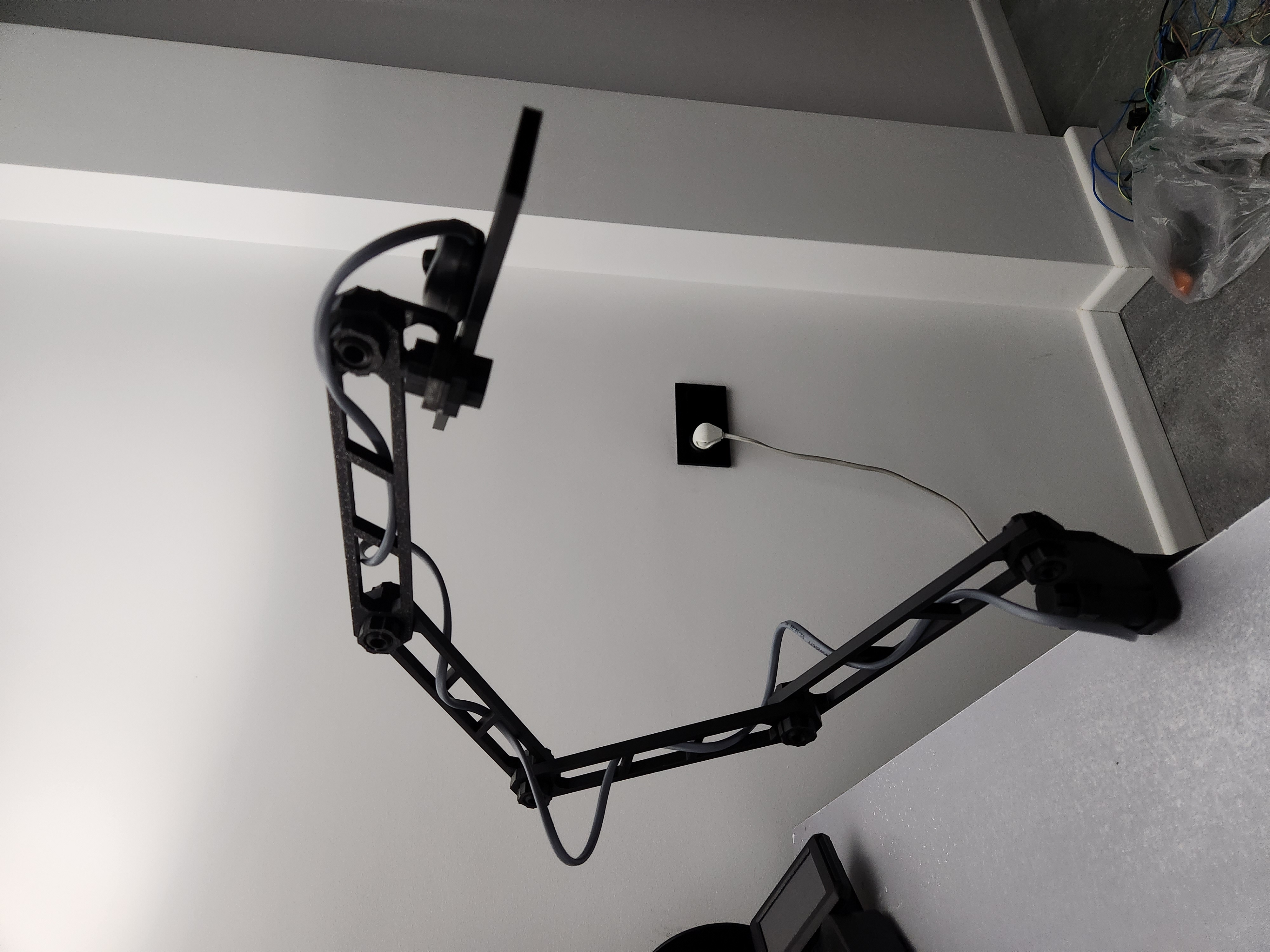 Miniatura 2 do modelo 3D Articulating Desk Lamp