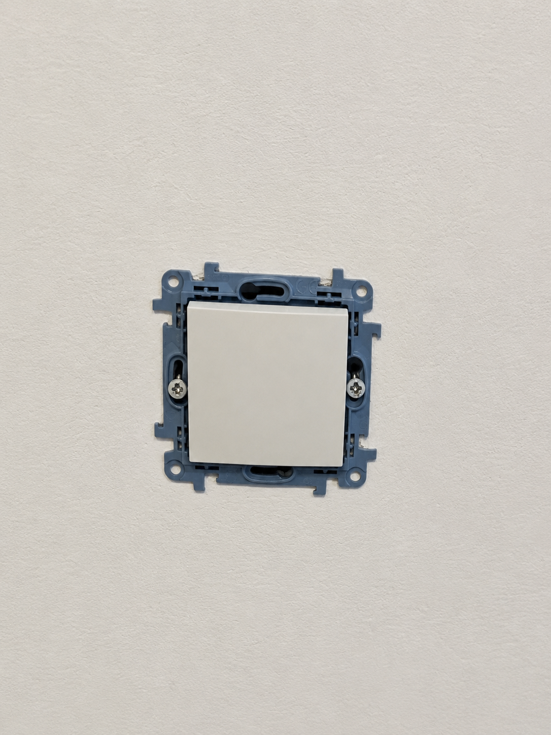 Miniatura 2 do modelo 3D Legrand Niloe-Compatible Switch Frame