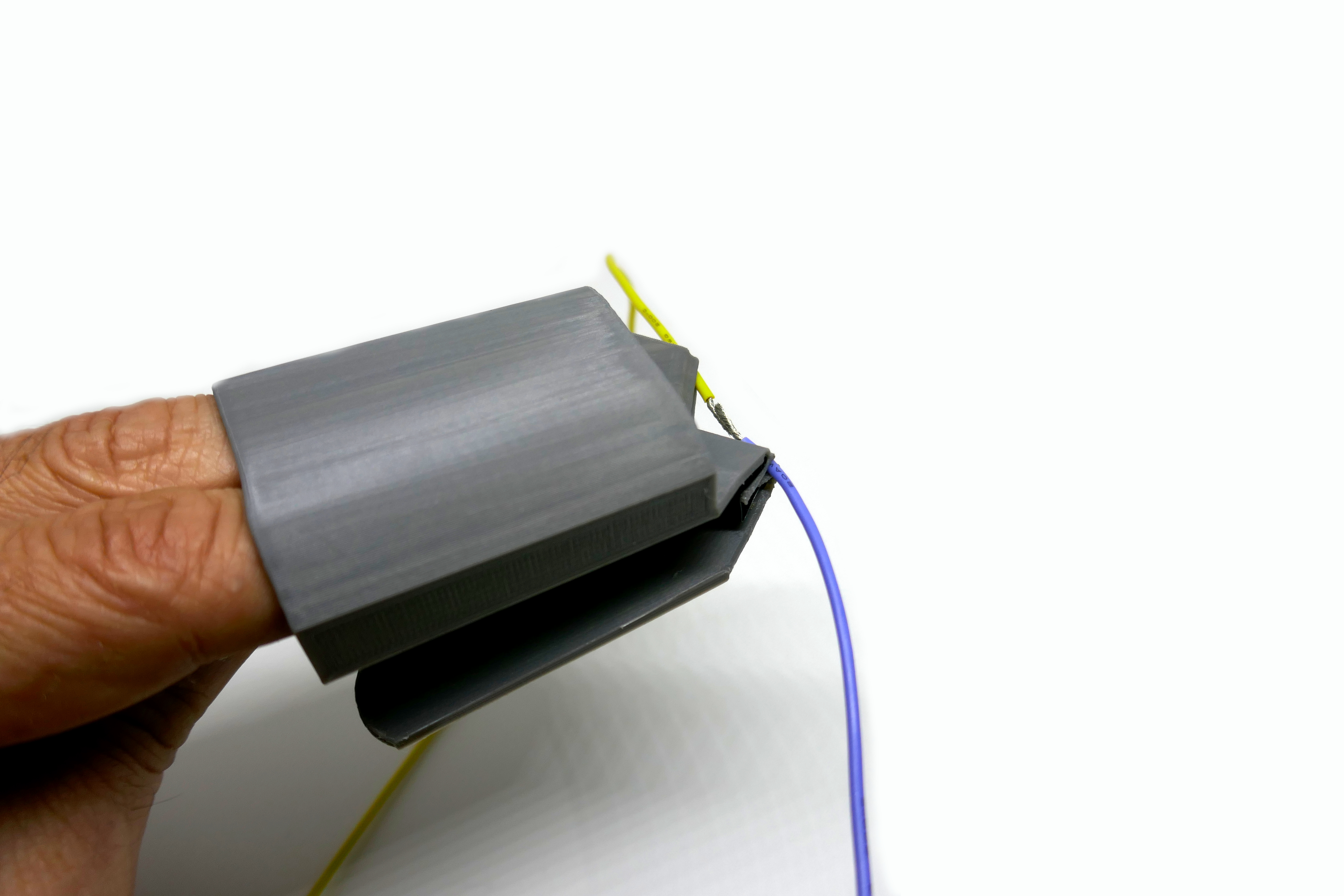 F!NGERV!SE - A Small Wearable Vise