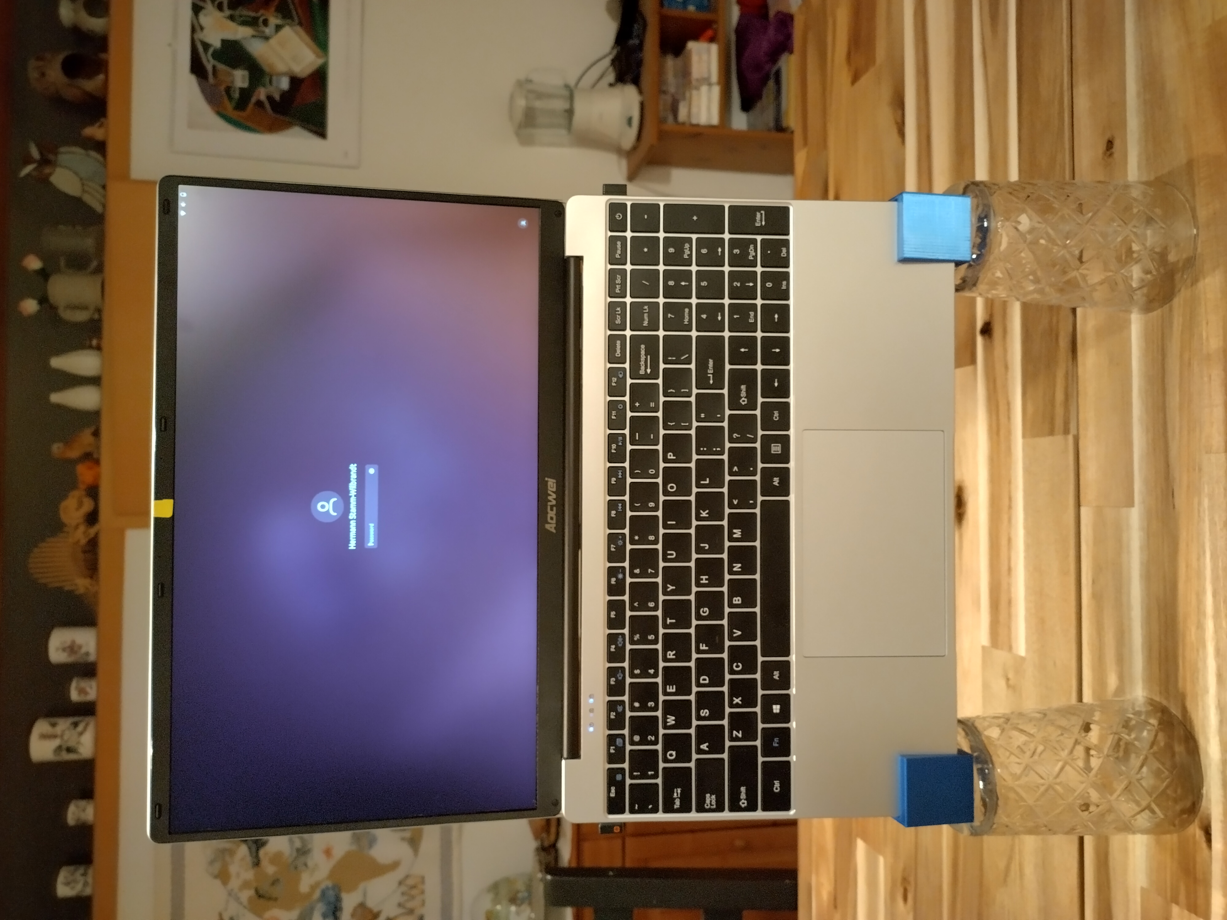 Laptop stand