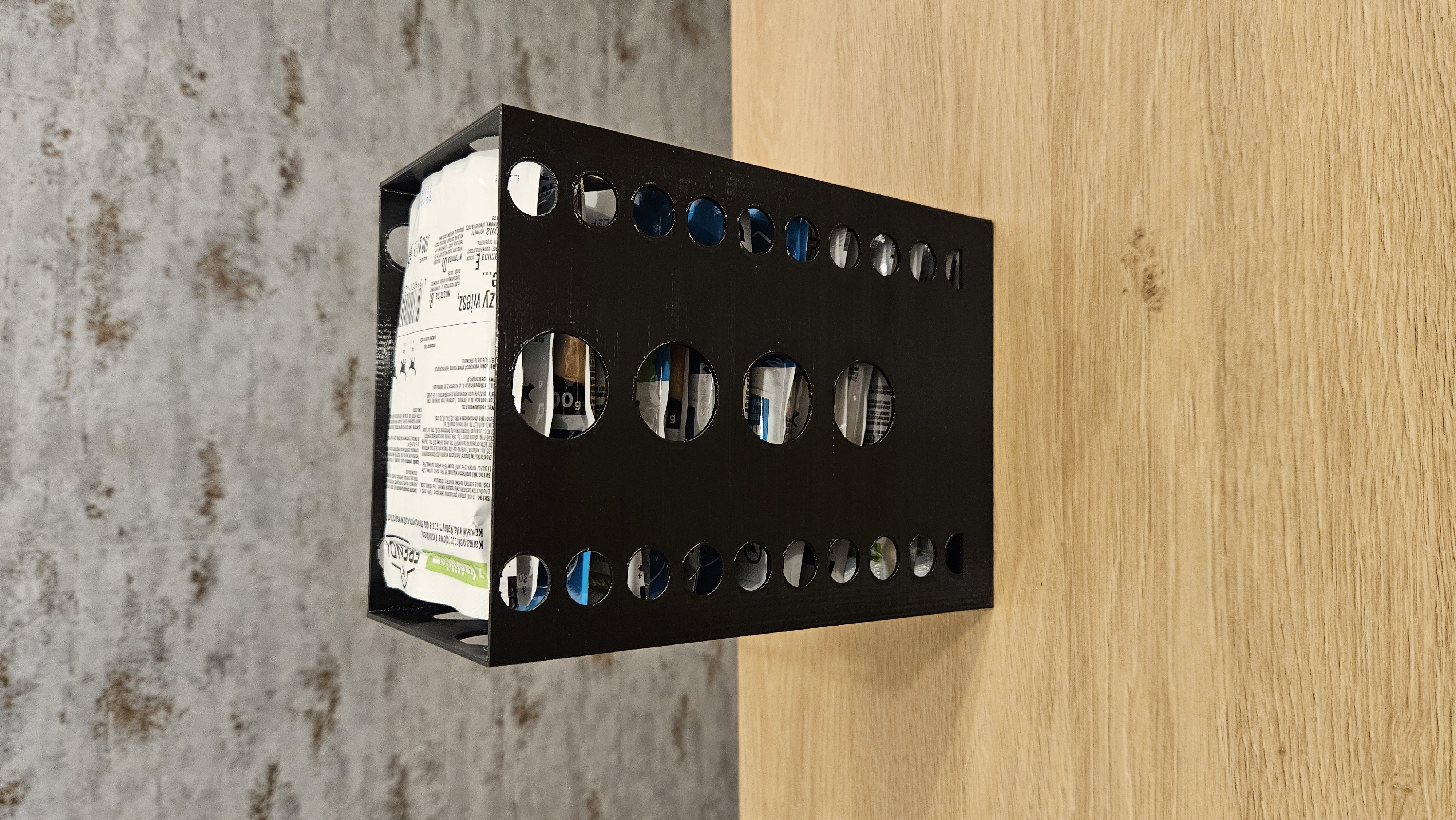 dispenser for sachete(cats/dogs)