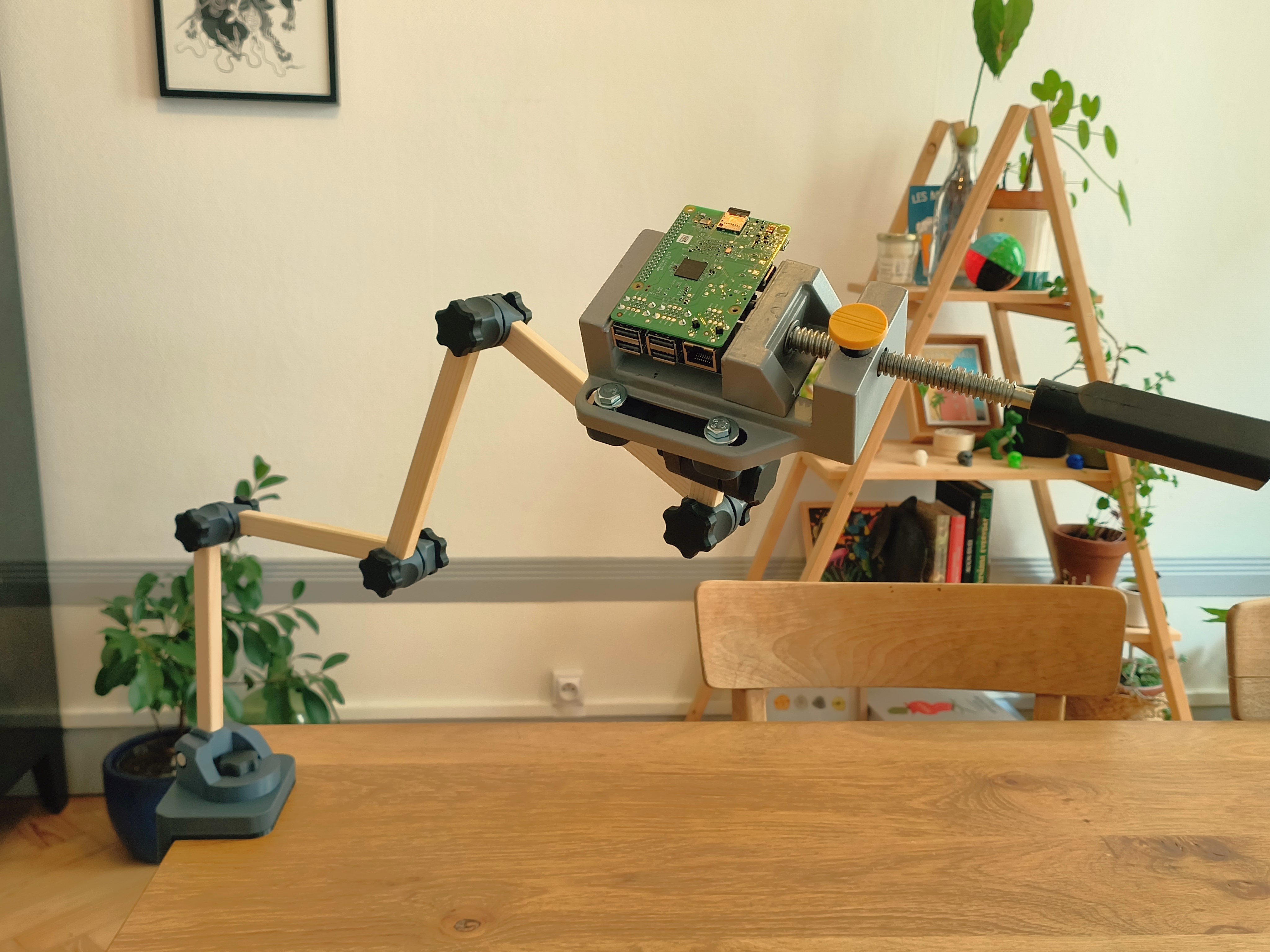 Articulated Arm with a New Articulation Approach
