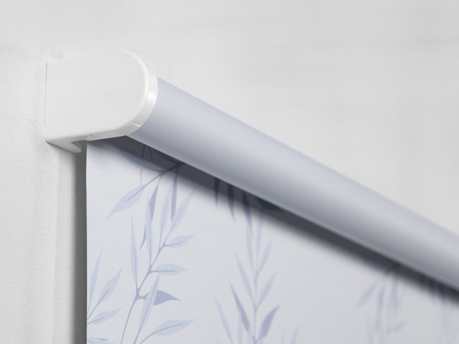 Side cover to the window roller blind