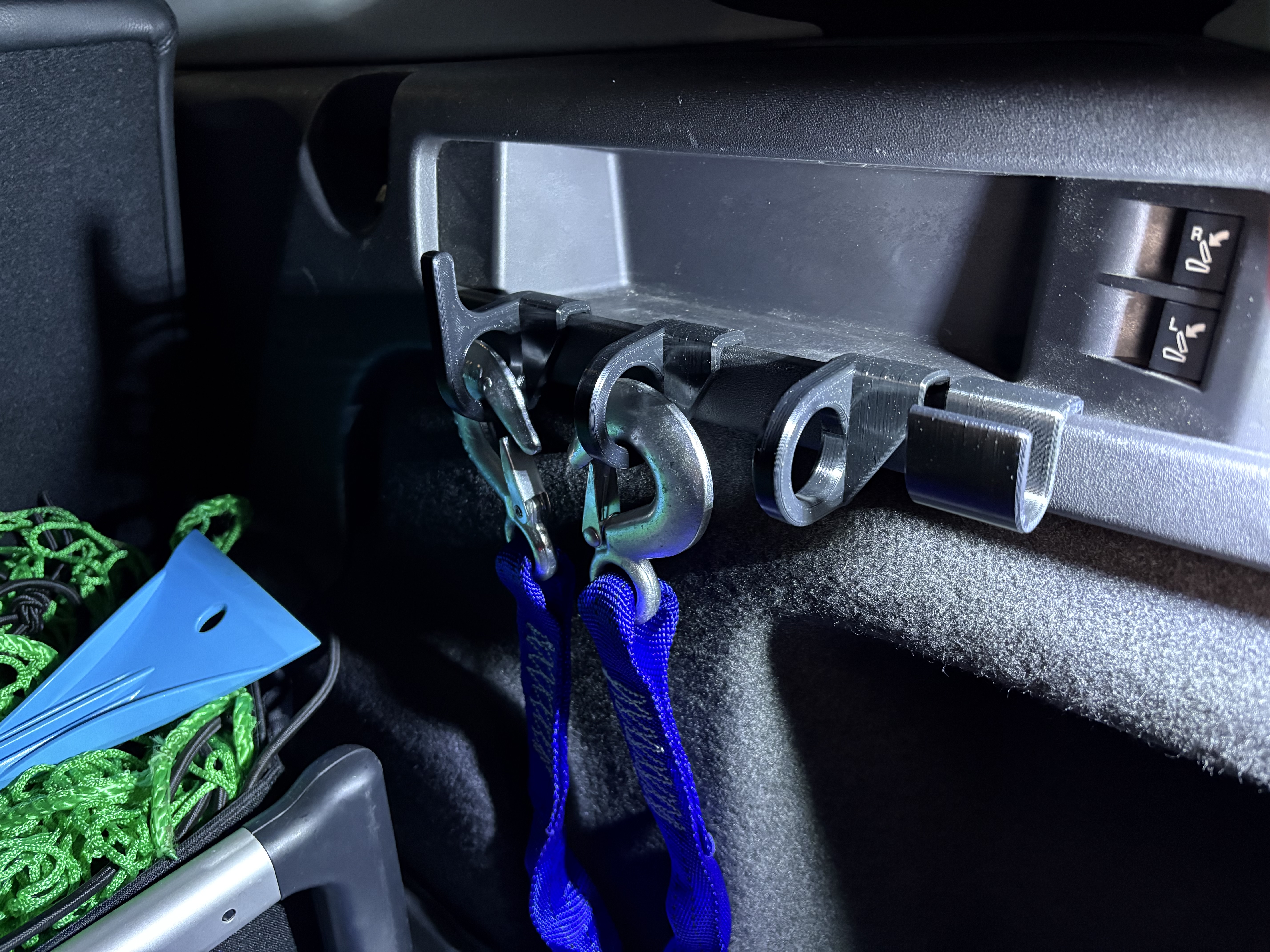 Land Rover Discvery Sport Trunk Hook - Remix
