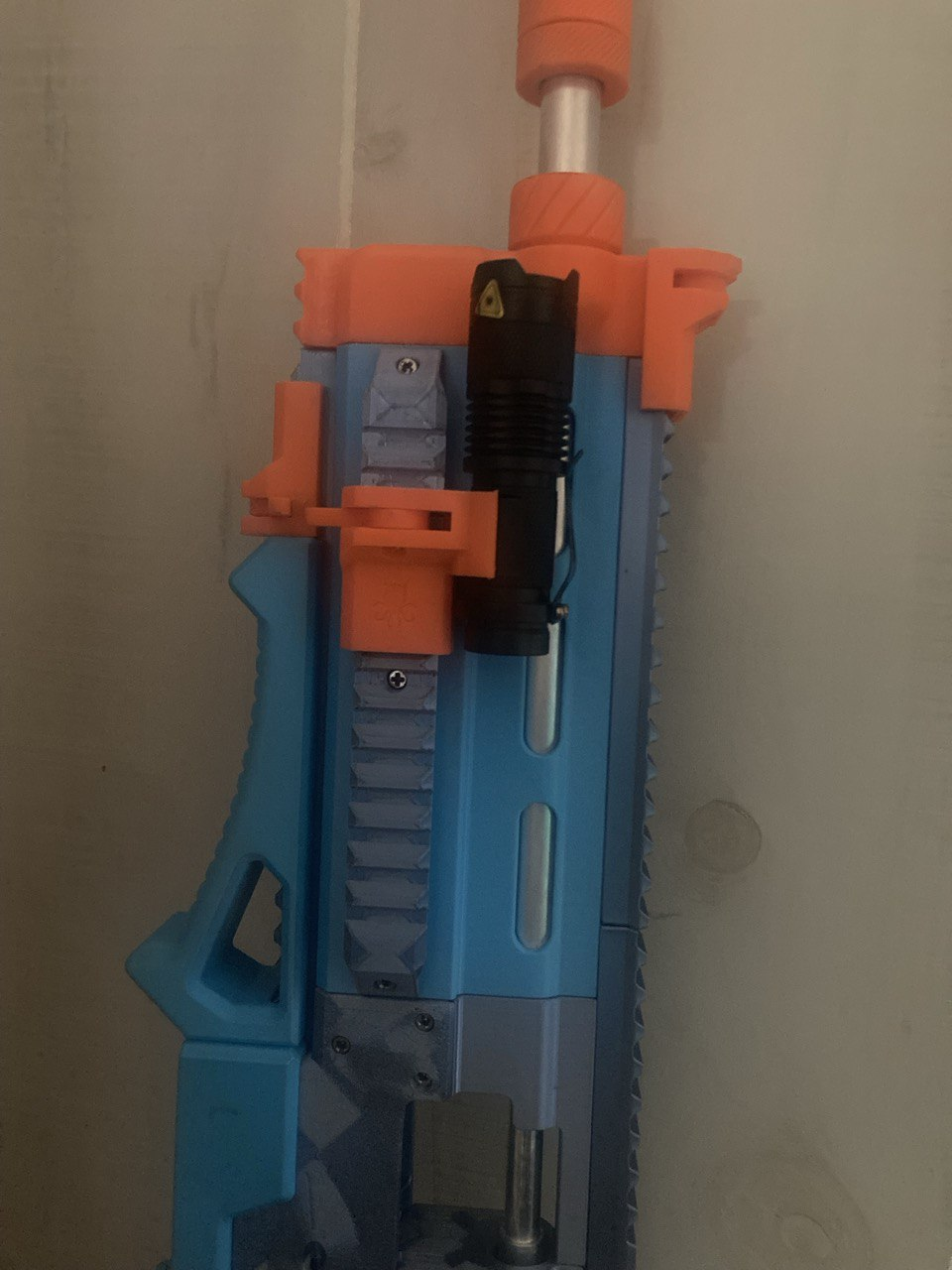 Zero-hardware picatinny accessories