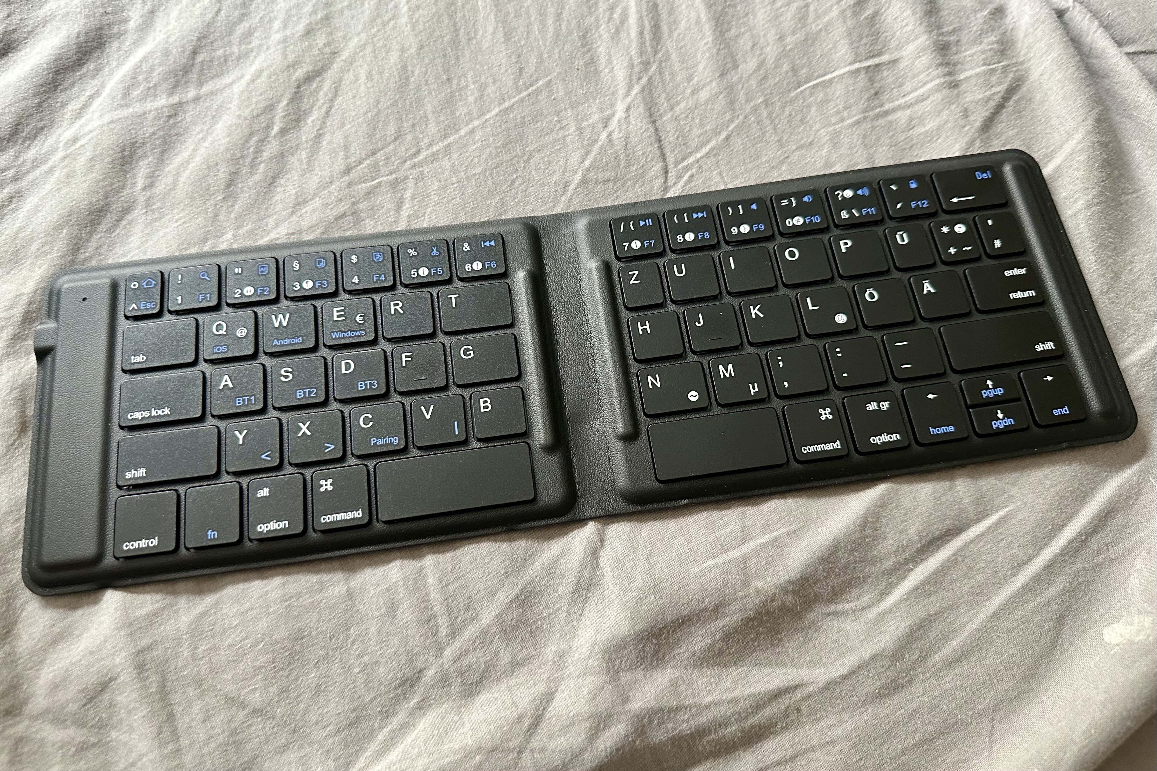Case for Omoton Foldable Keyboard / Hülle für Omoton faltbare Tastatur