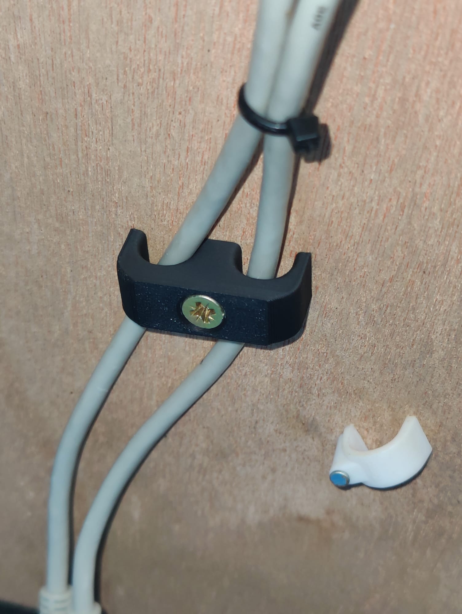 USB cable wall mount