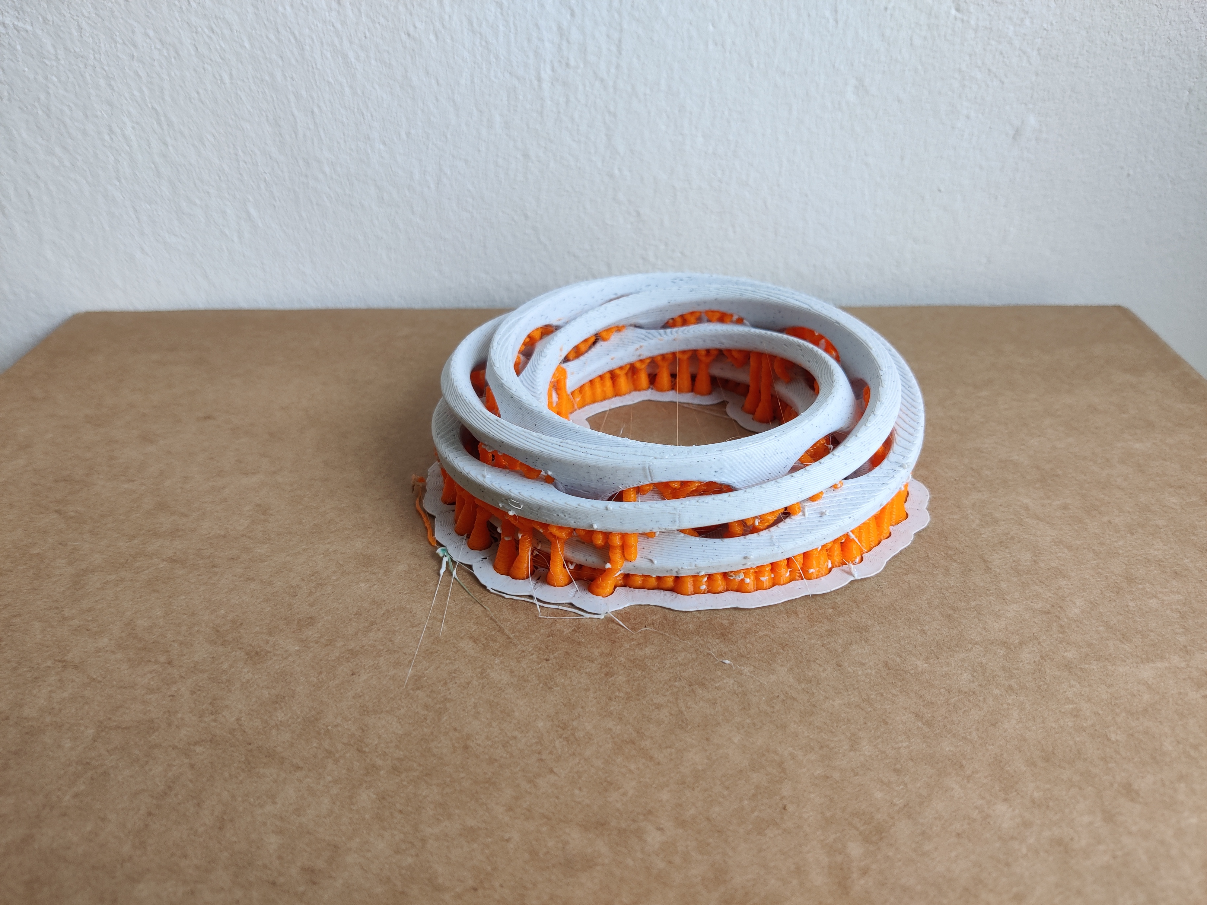 Miniatura 5 do modelo 3D Rotatable Interlocking Mobius Rings Wall Art
