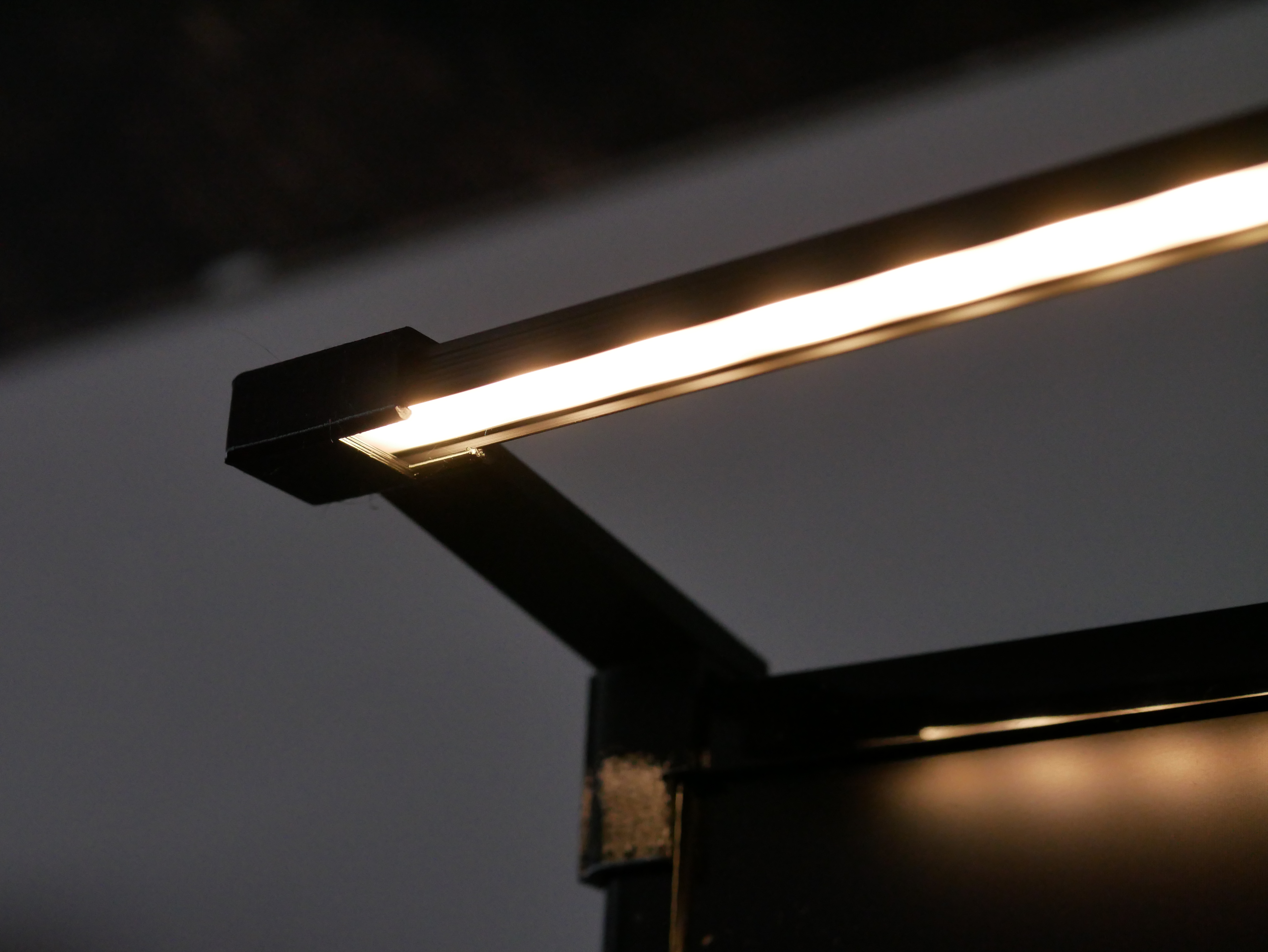 Simple LED profil pc lamp on Samsung curved monitor