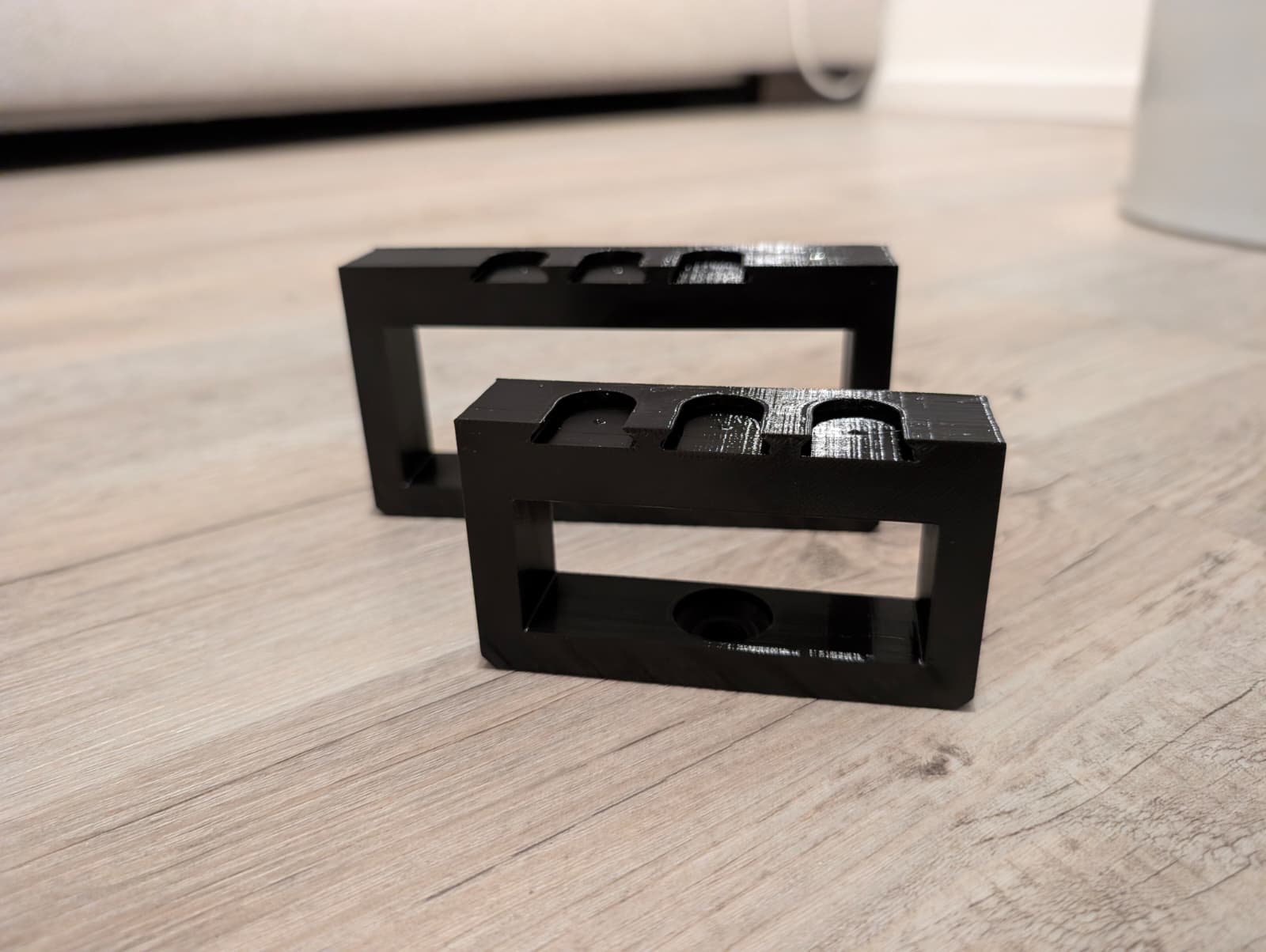 Power Strip / Power Brick Clamp Closed + Centered