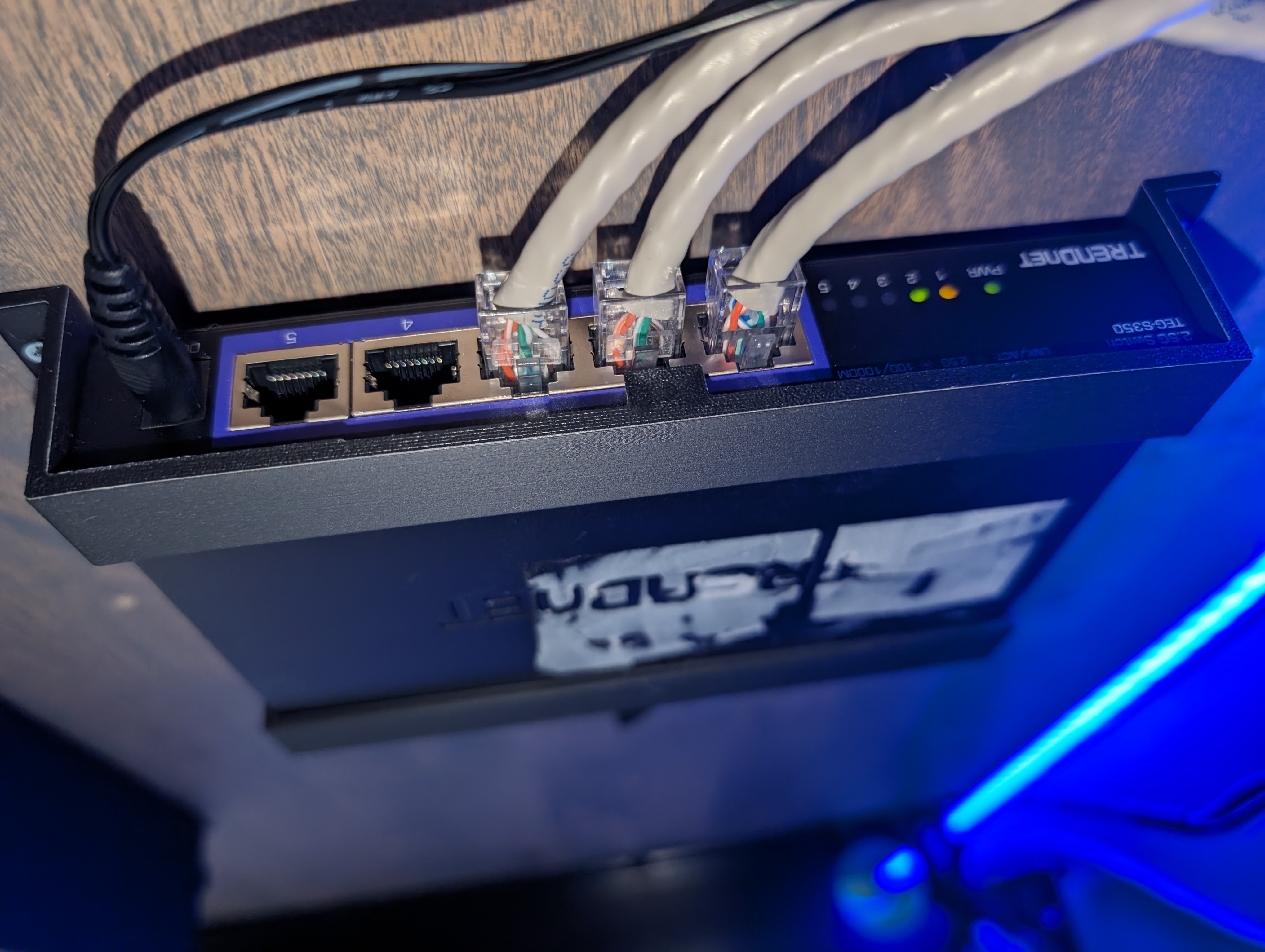TRENDnet 5-Port Unmanaged 2.5G Gaming Switch Mount