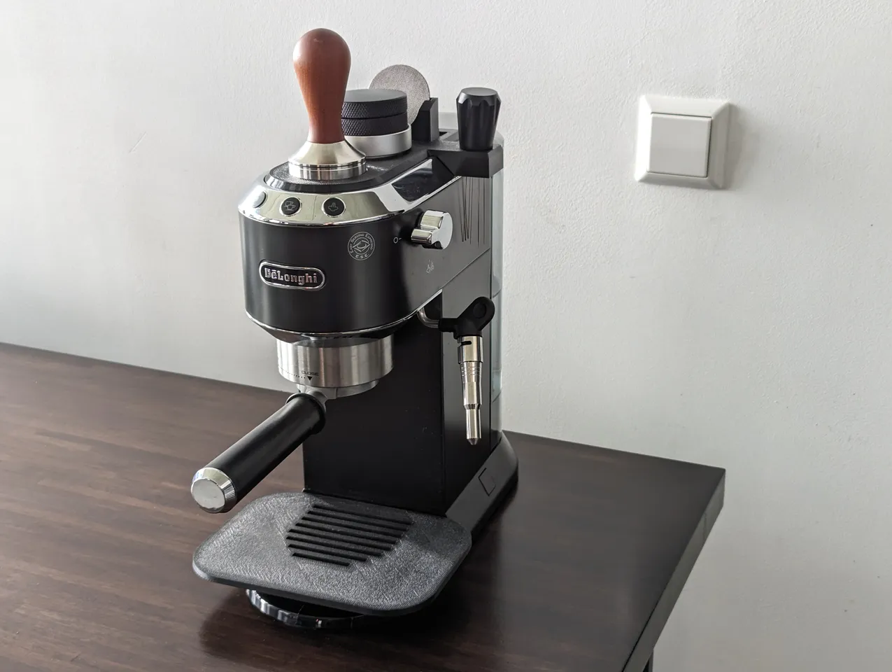 Delonghi Dedica EC680 / EC685 エスプレッソマシンステンレス