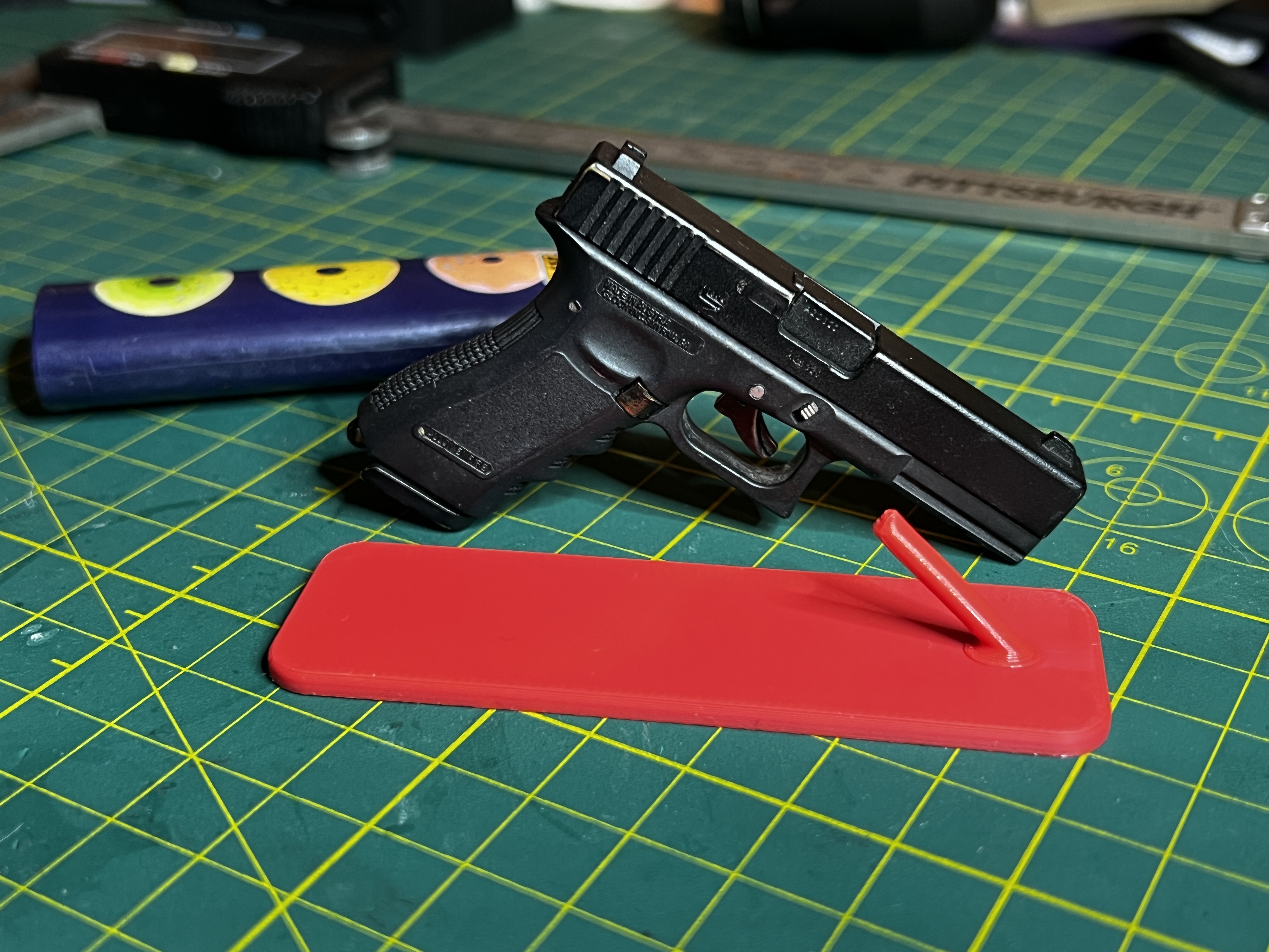Display Stand for 1/3 scale Glock G17 keychain