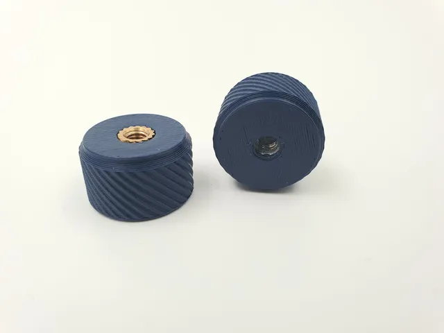 Knurled thumb screw and nut