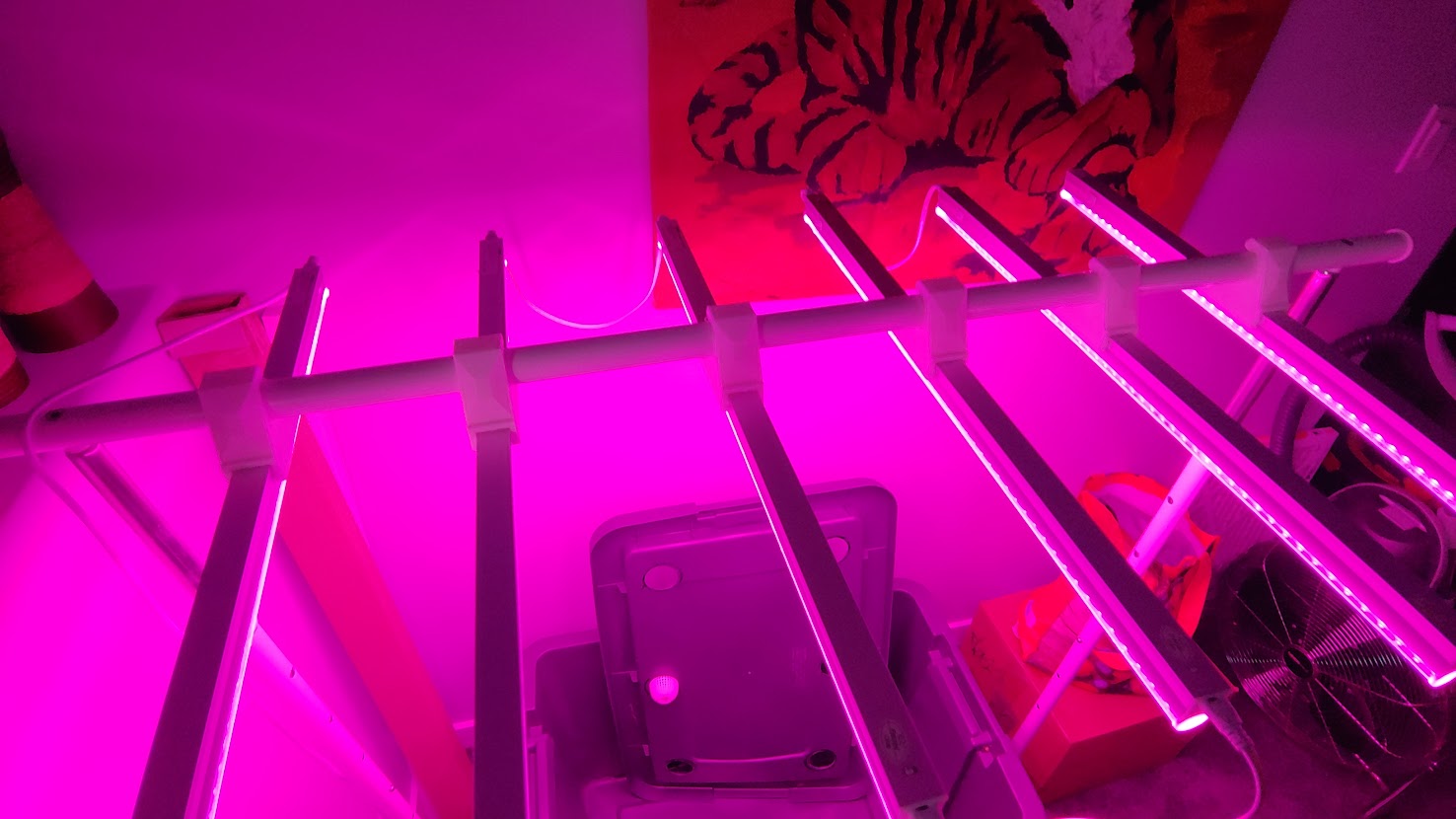 T5 LED Grow Light Hanger
