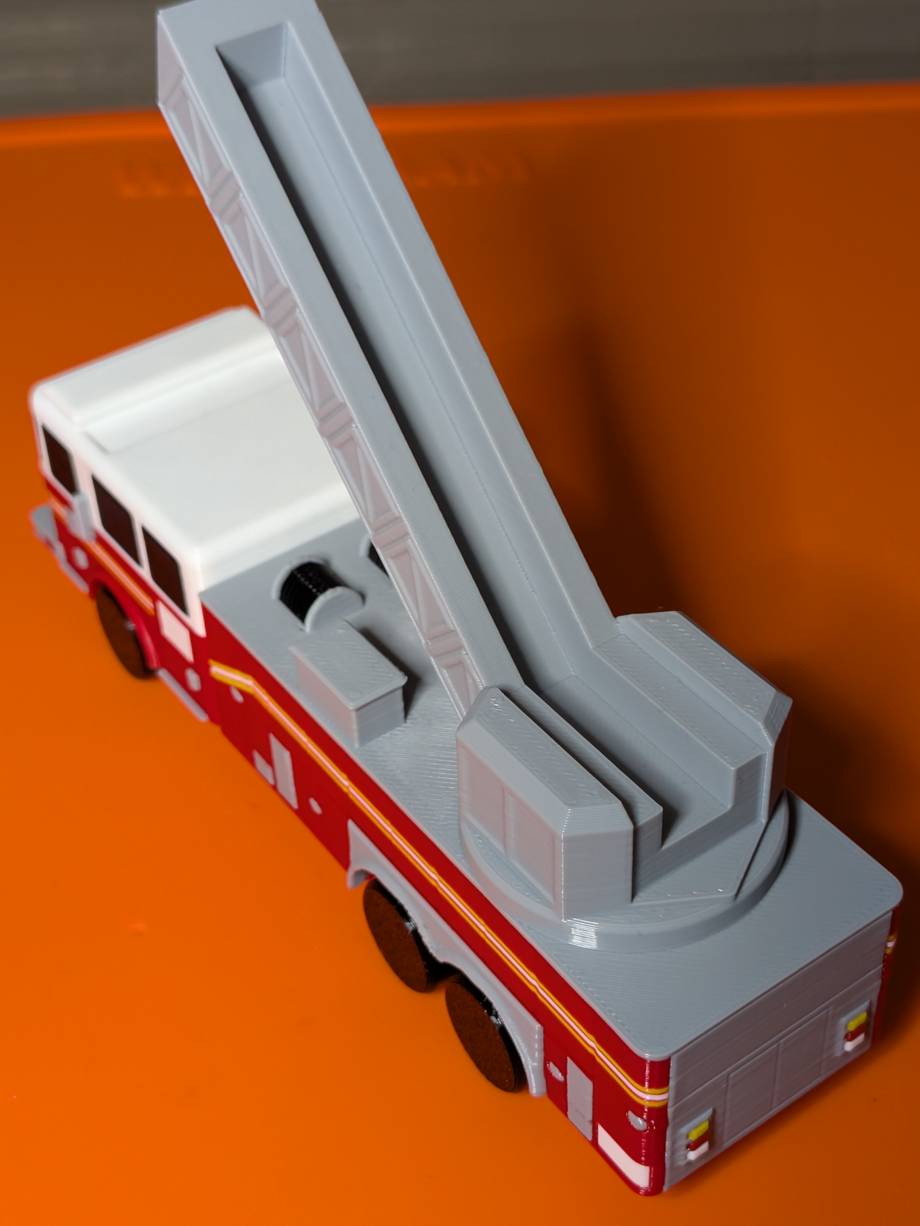 Miniatura 3 do modelo 3D Fire Engine Cell Phone Holder