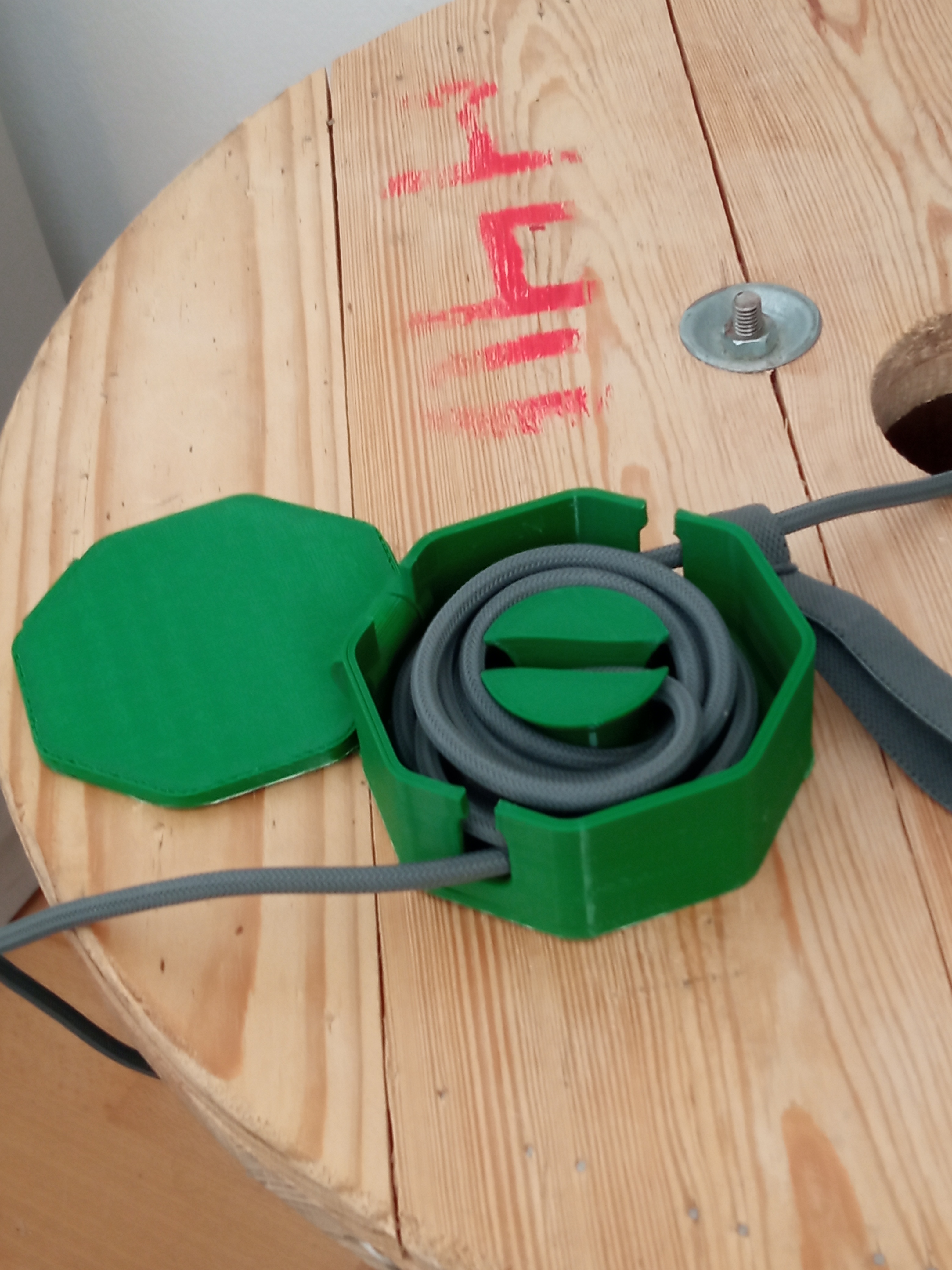 Cabel Oranizer - Cable holder — thumbnail 2