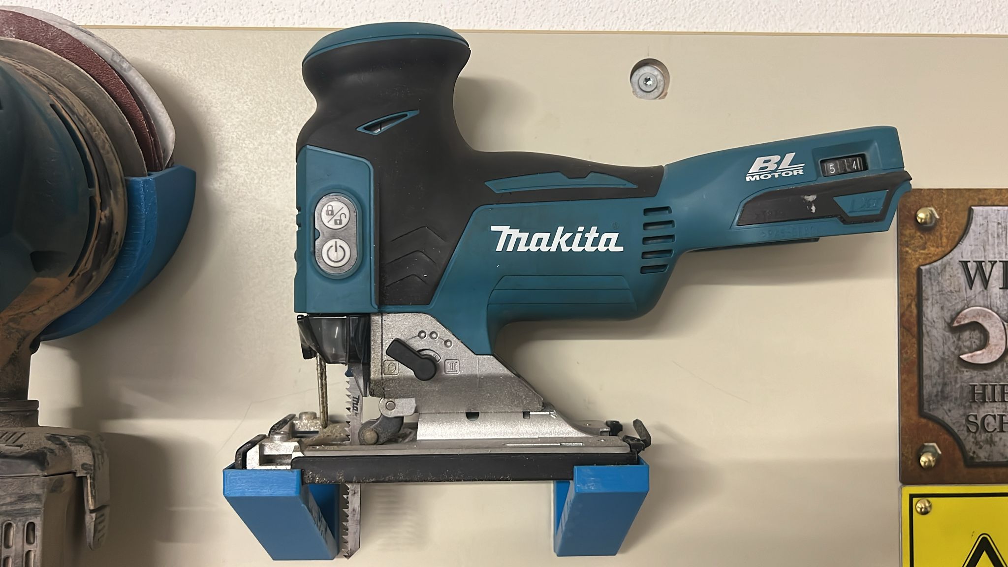 Jigsaw wallmount