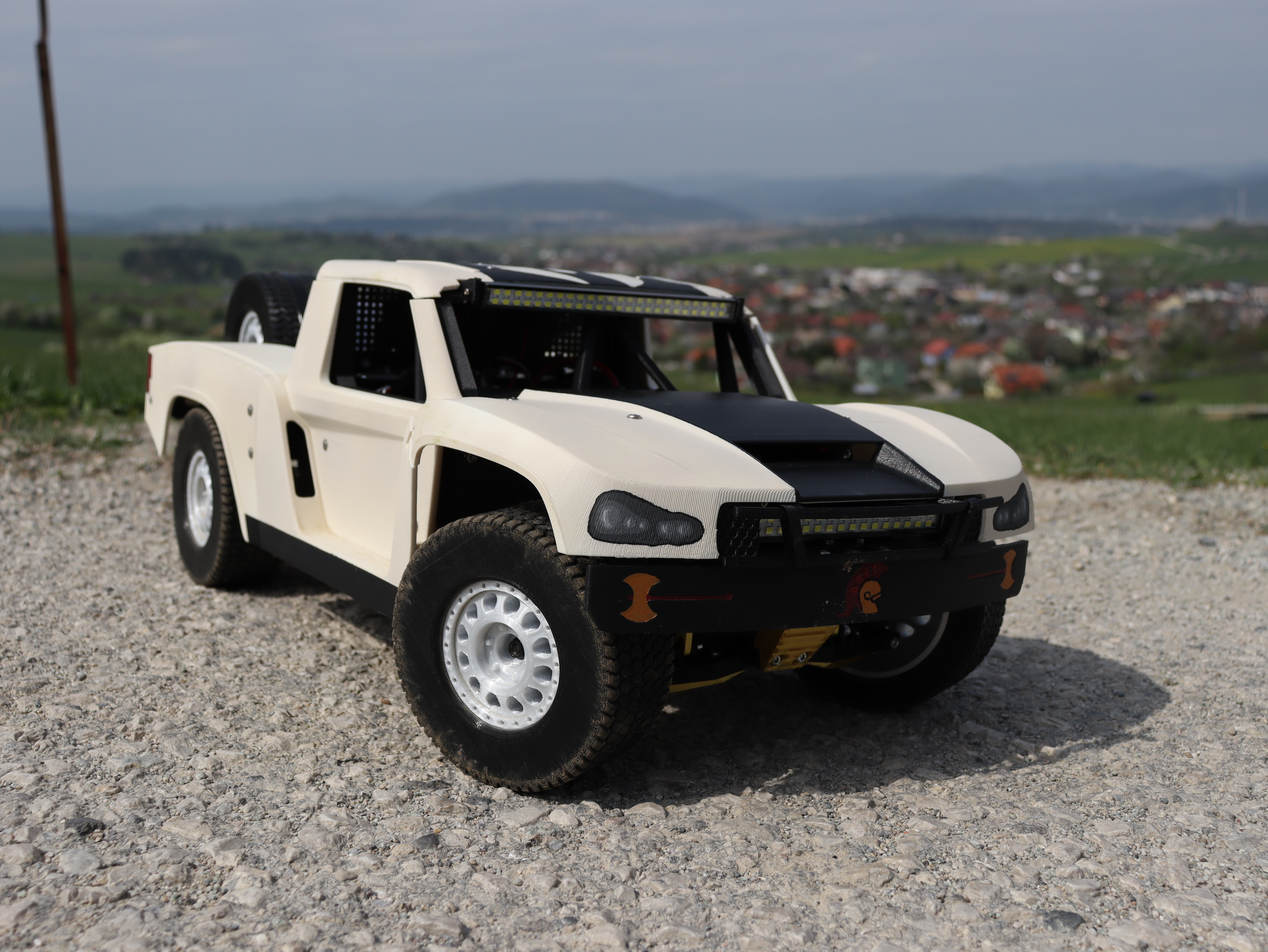 RC CAR - TROPHY TRUCK - ARES
