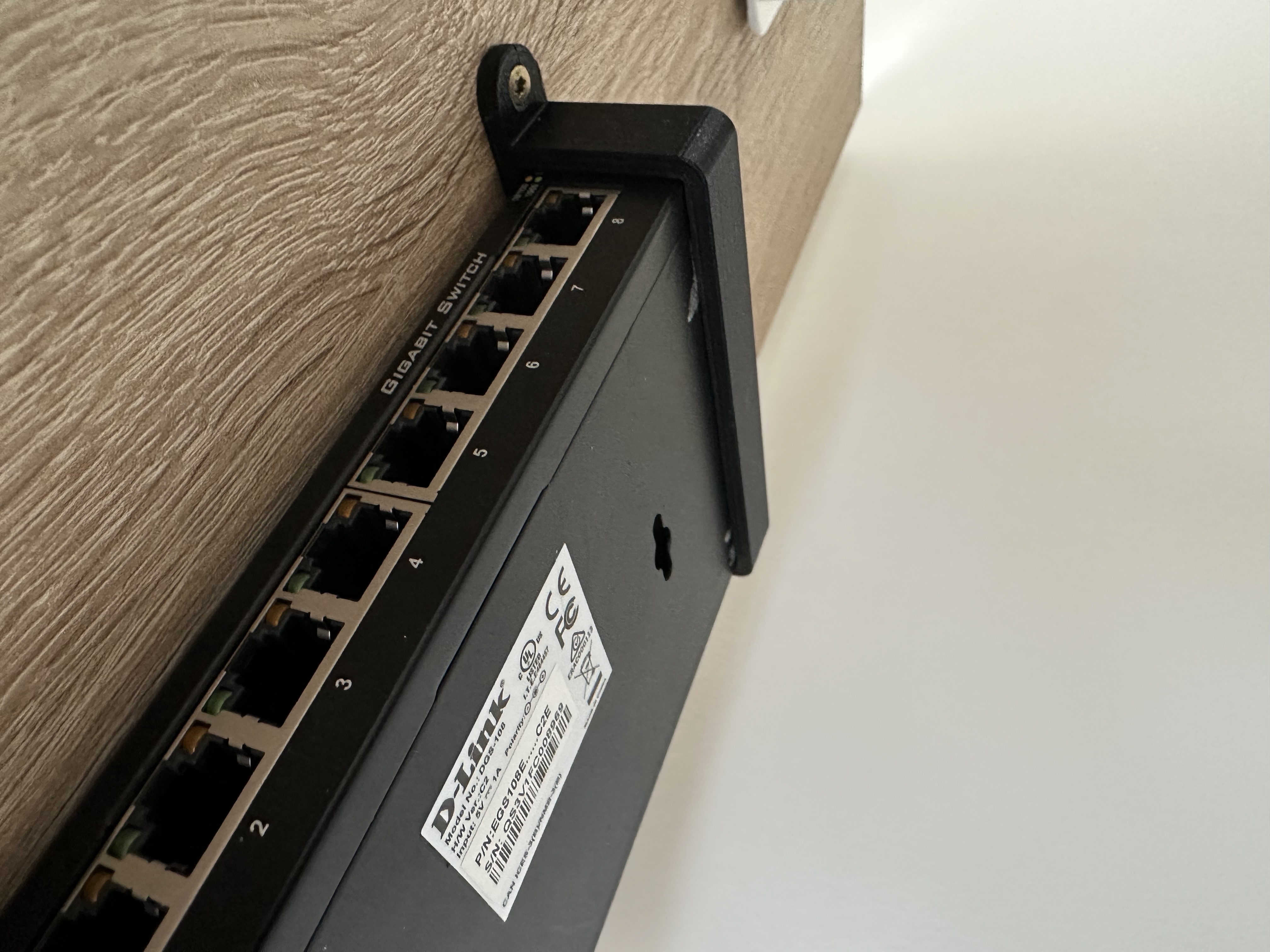 D-Link DGS-108 mount bracket