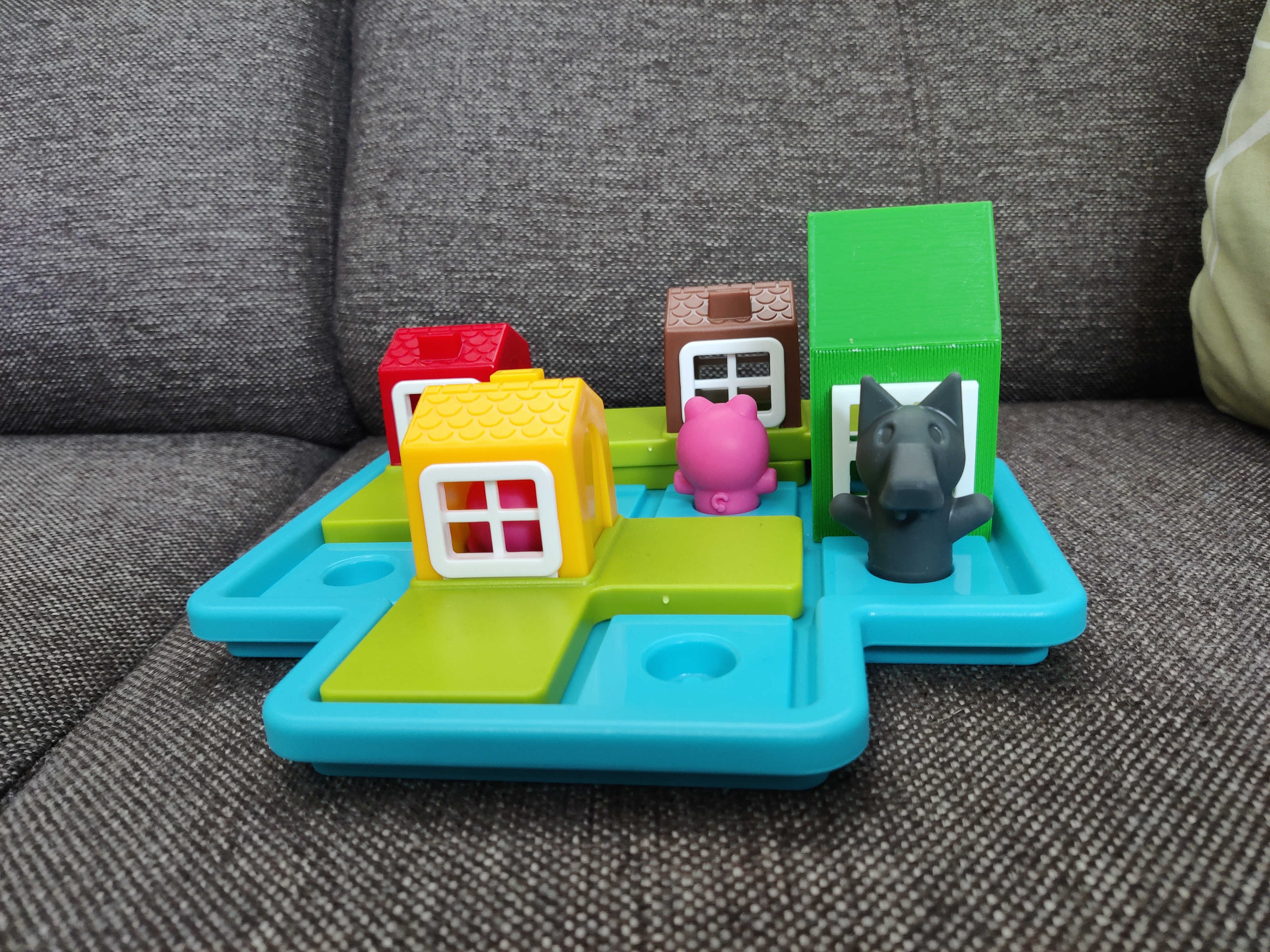 Improved little house (Three little piggies)