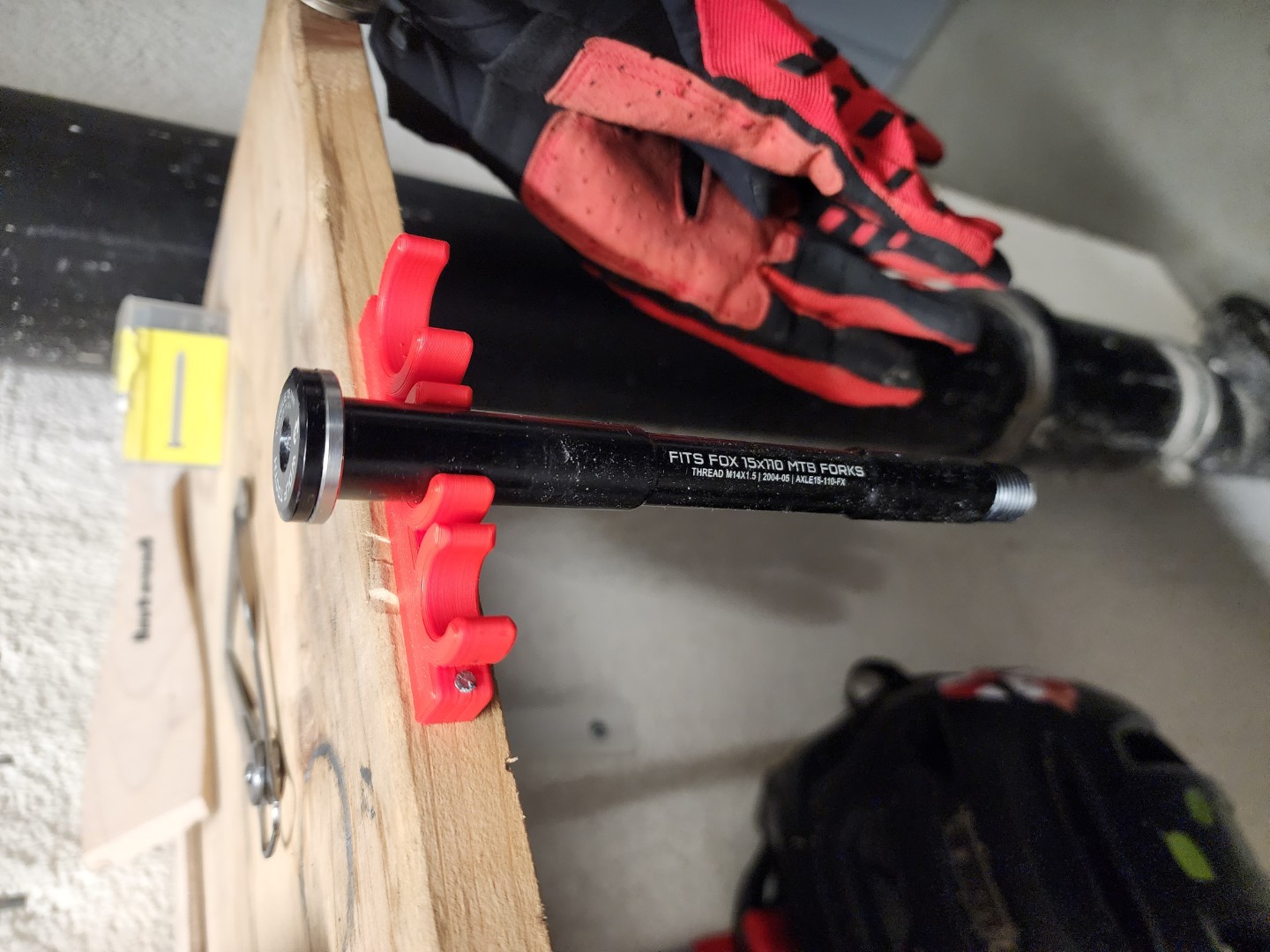 Through axle holder, 12/15/20 mm