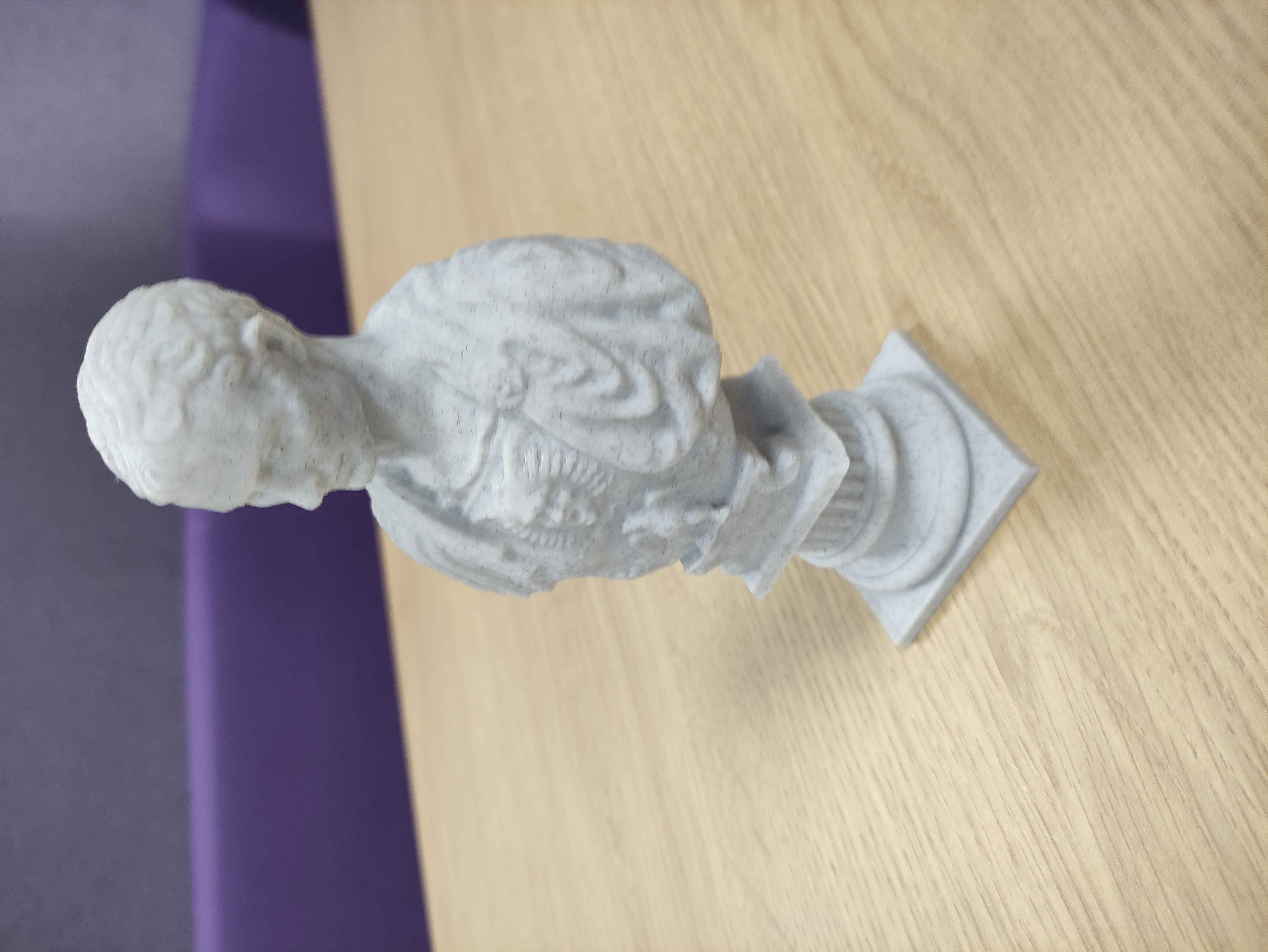 Miniatura 2 do modelo 3D Julius Caesar On Ionic Column Pillar Base (Remix)