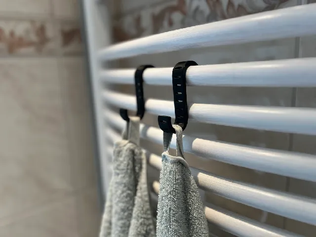 Simple radiator towel hook