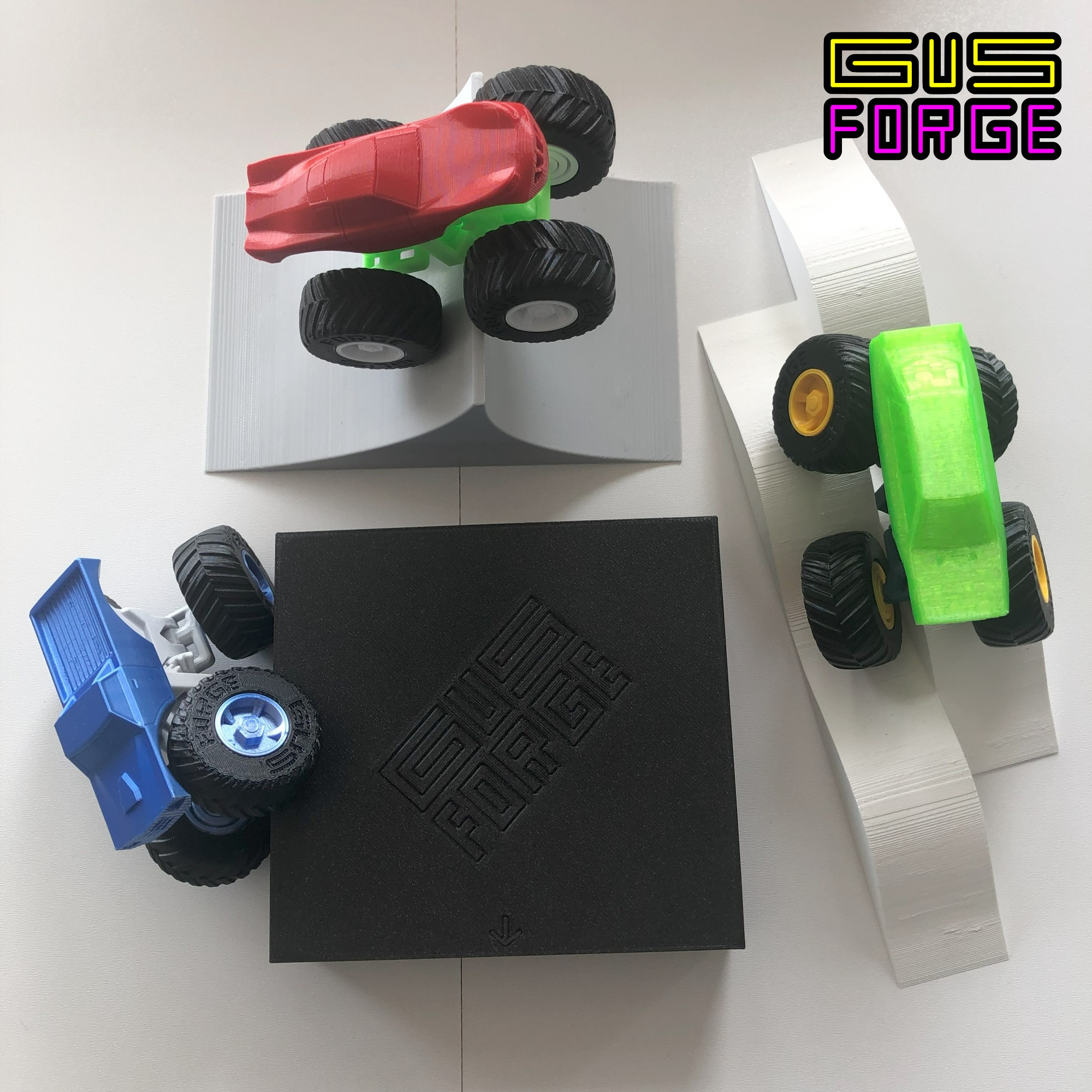 MONSTER TRUCK STARTER SET (3 VEHICLES + GIFTBOX + RAMP + TWIST COURSE ...