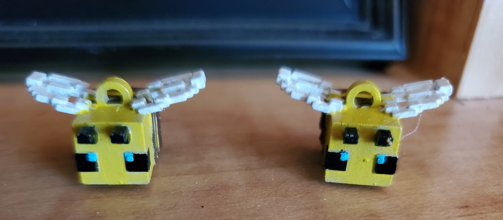 Miniatura 2 do modelo 3D Minecraft Bee Earrings