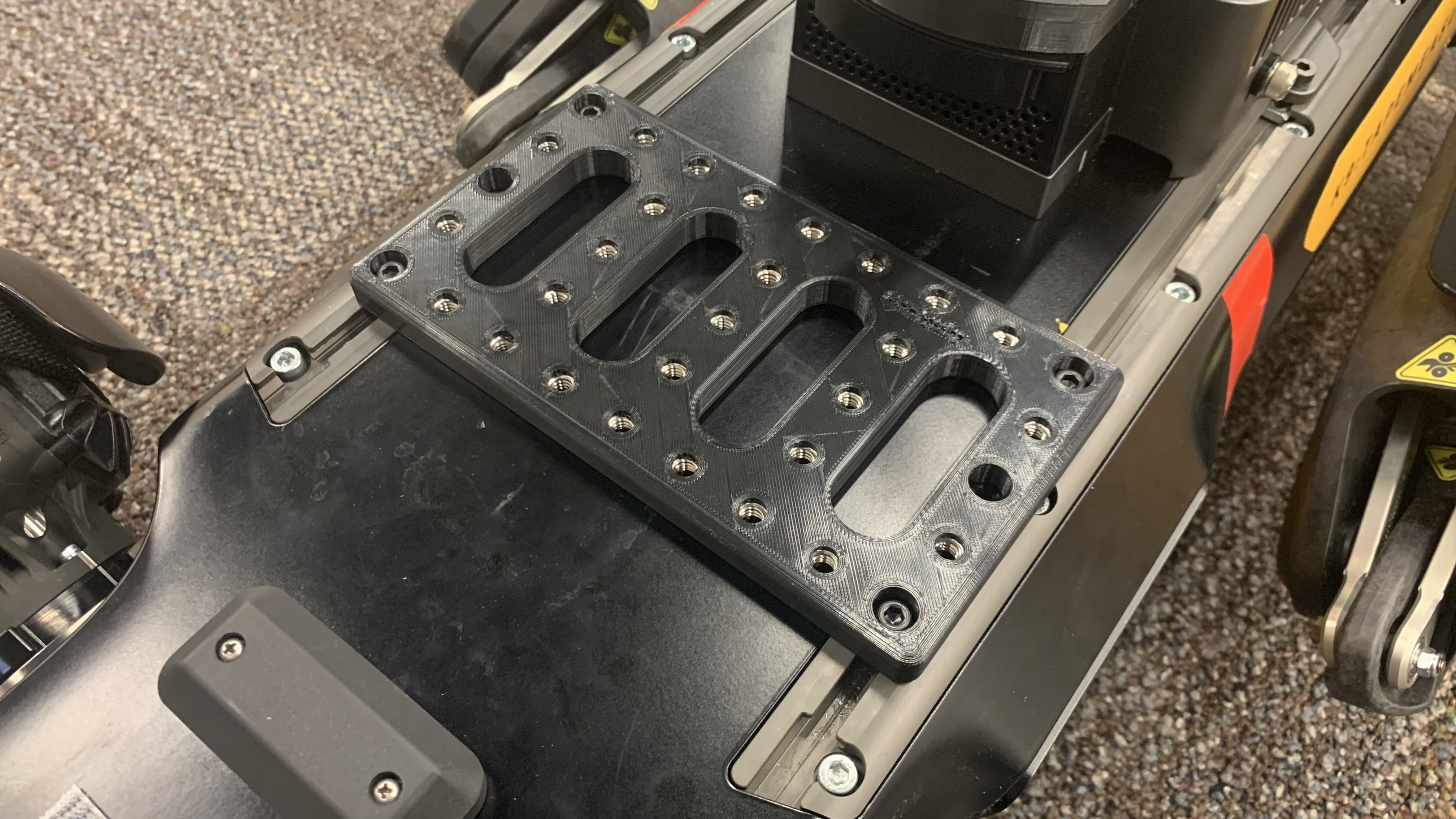 Spot Universal Mounting Plate by MyWay2Build | Download free STL model