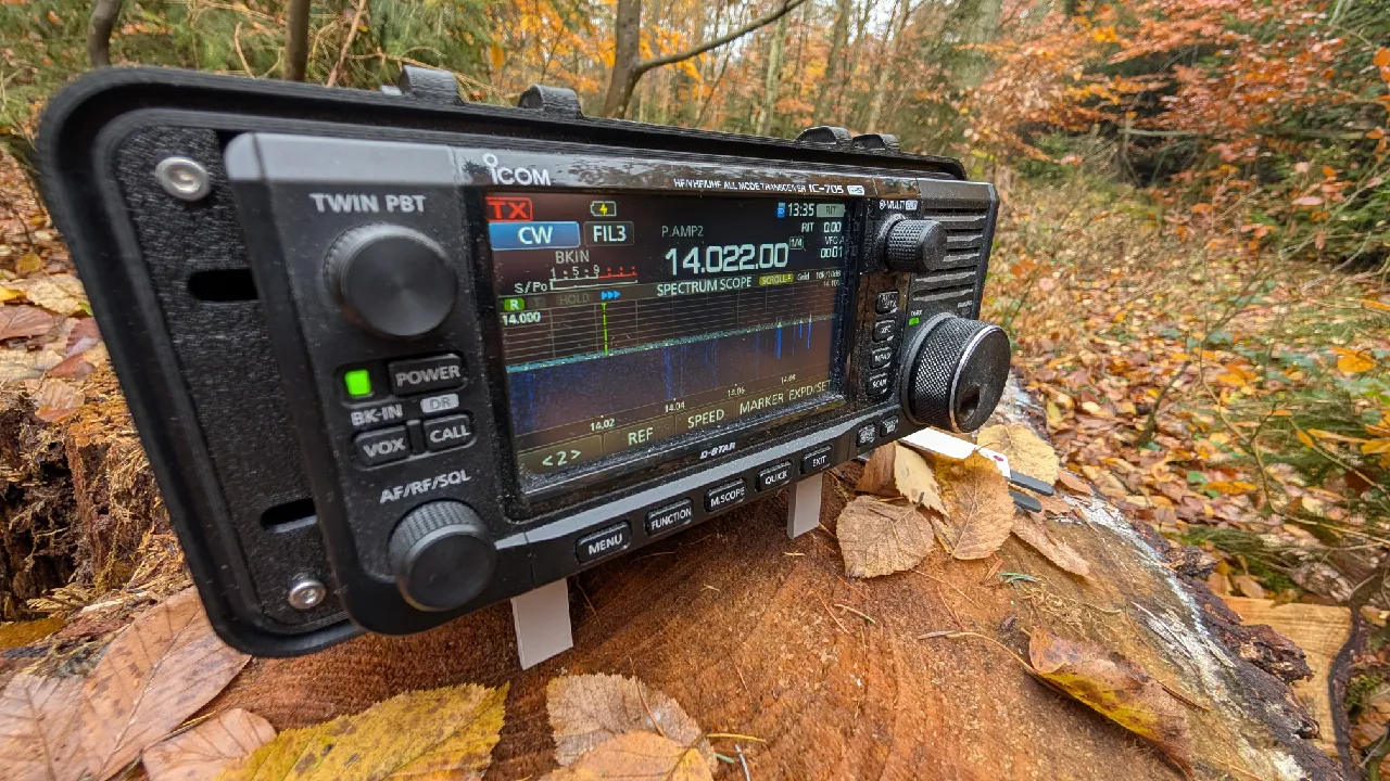 Icom IC-705 variably expandable rugged box by OK1HRA | Download