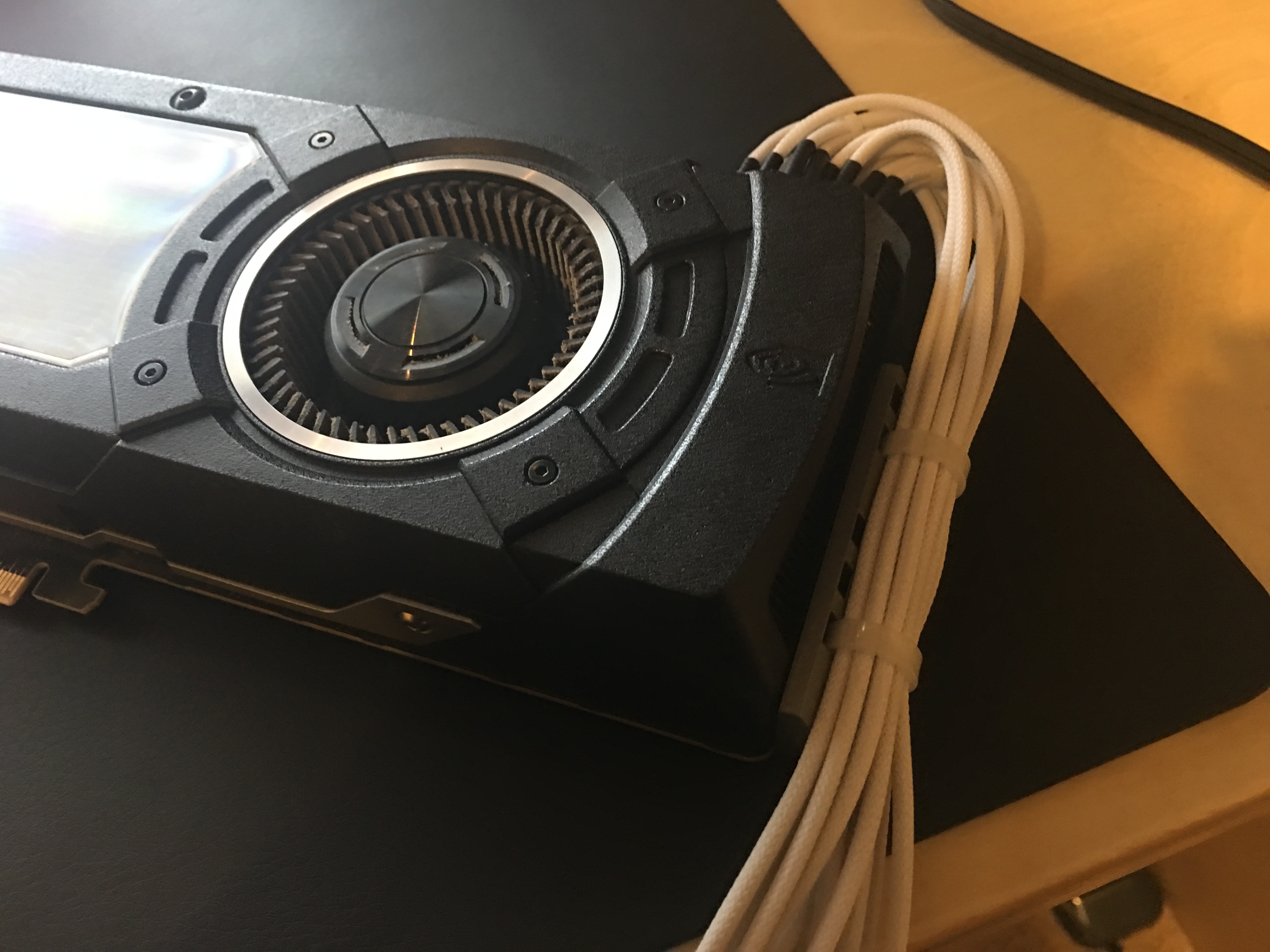 NVIDIA GPU Cable Management — miniatura 4
