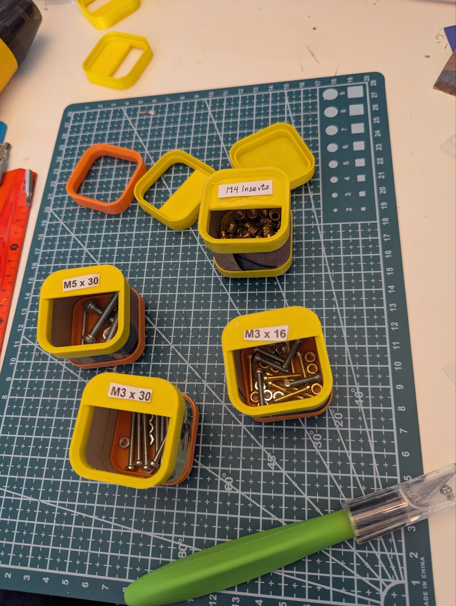 Cardboard Gridfinity 1x1 lid with label 3D model