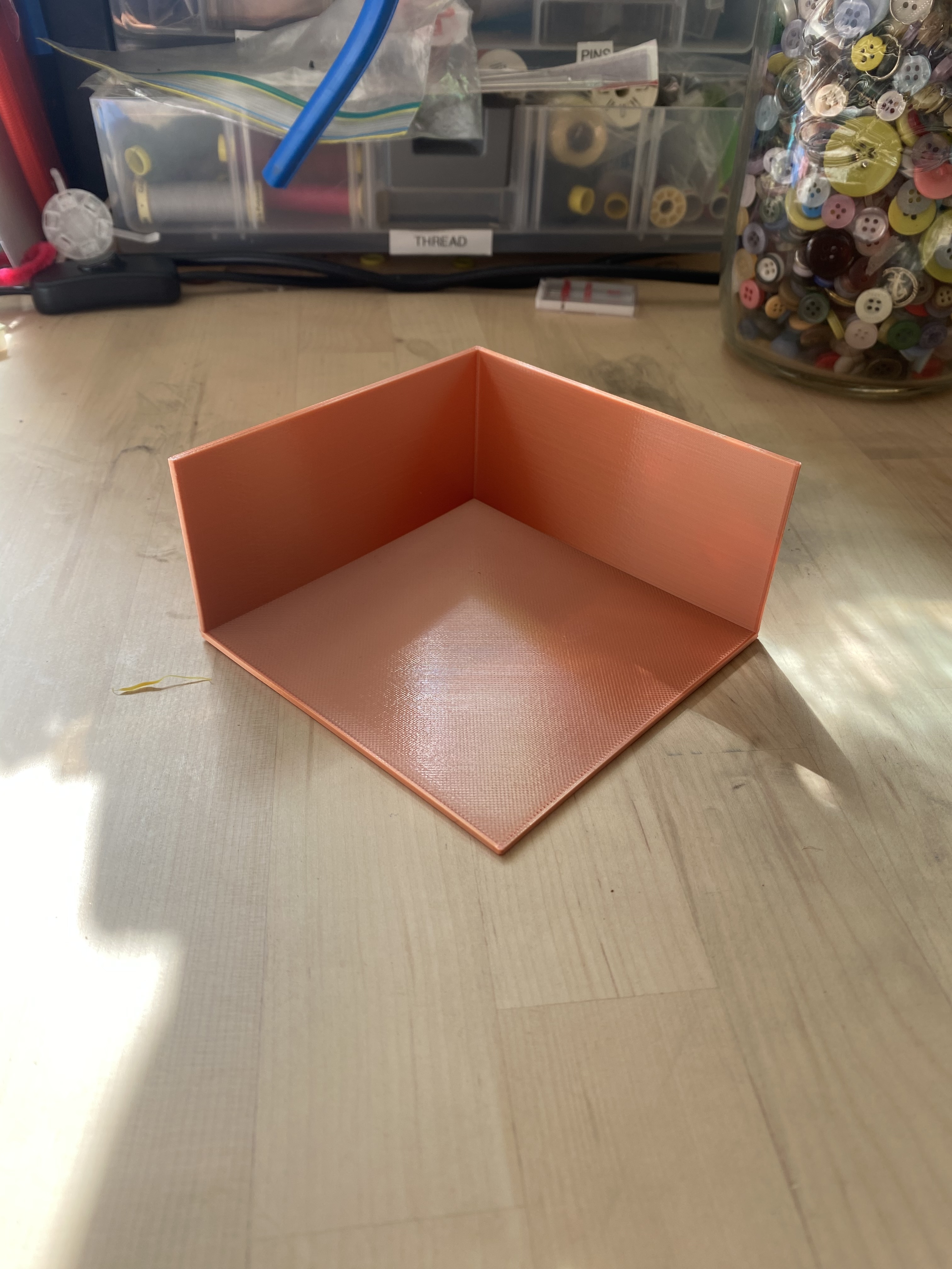 Simple right angled gluing jig