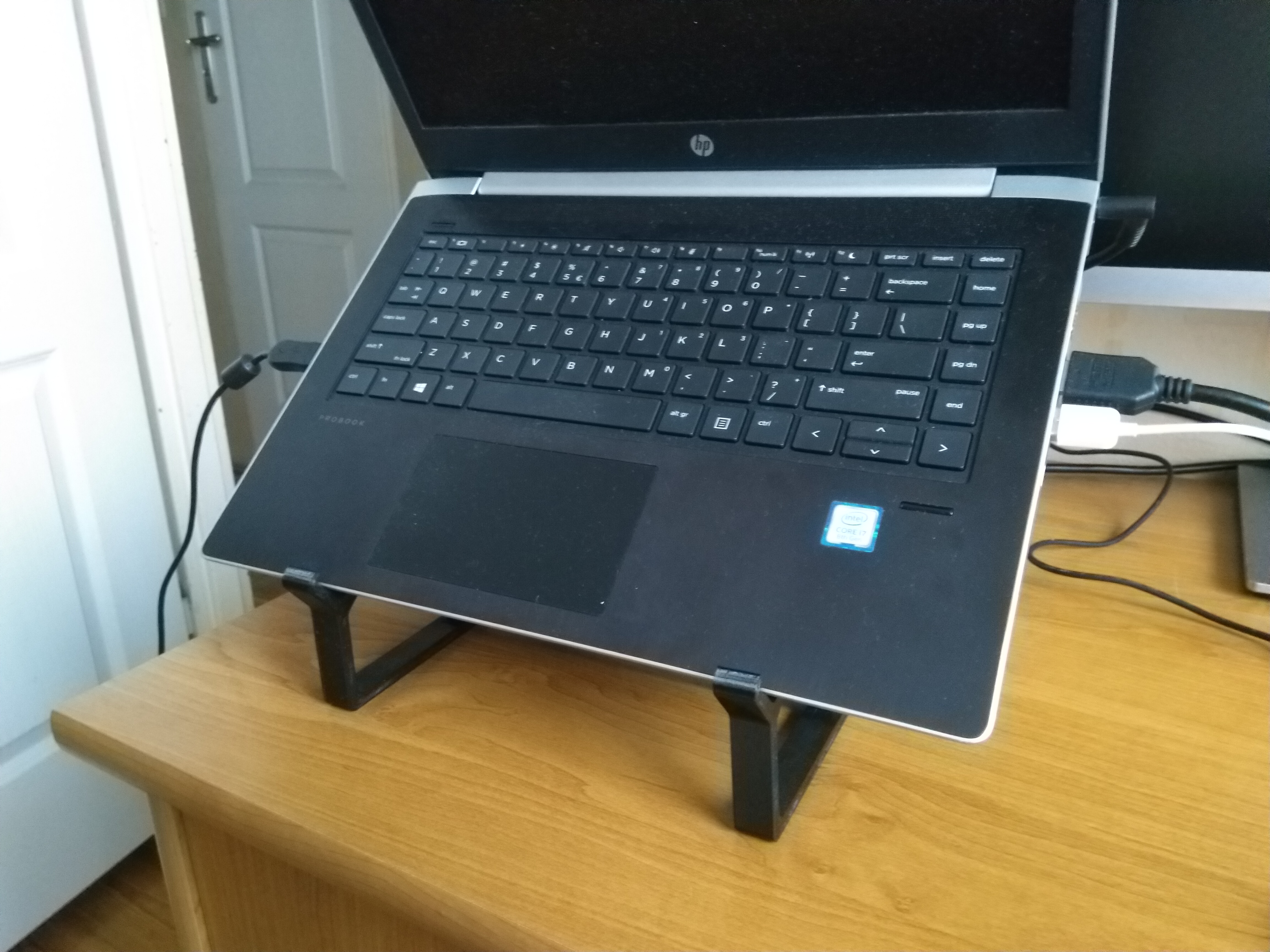 Miniatura 2 do modelo 3D Parametric universal simple laptop stand