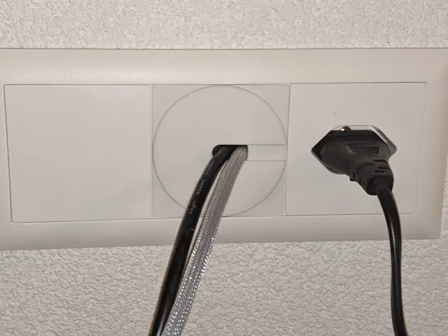 Cache pour prise TV