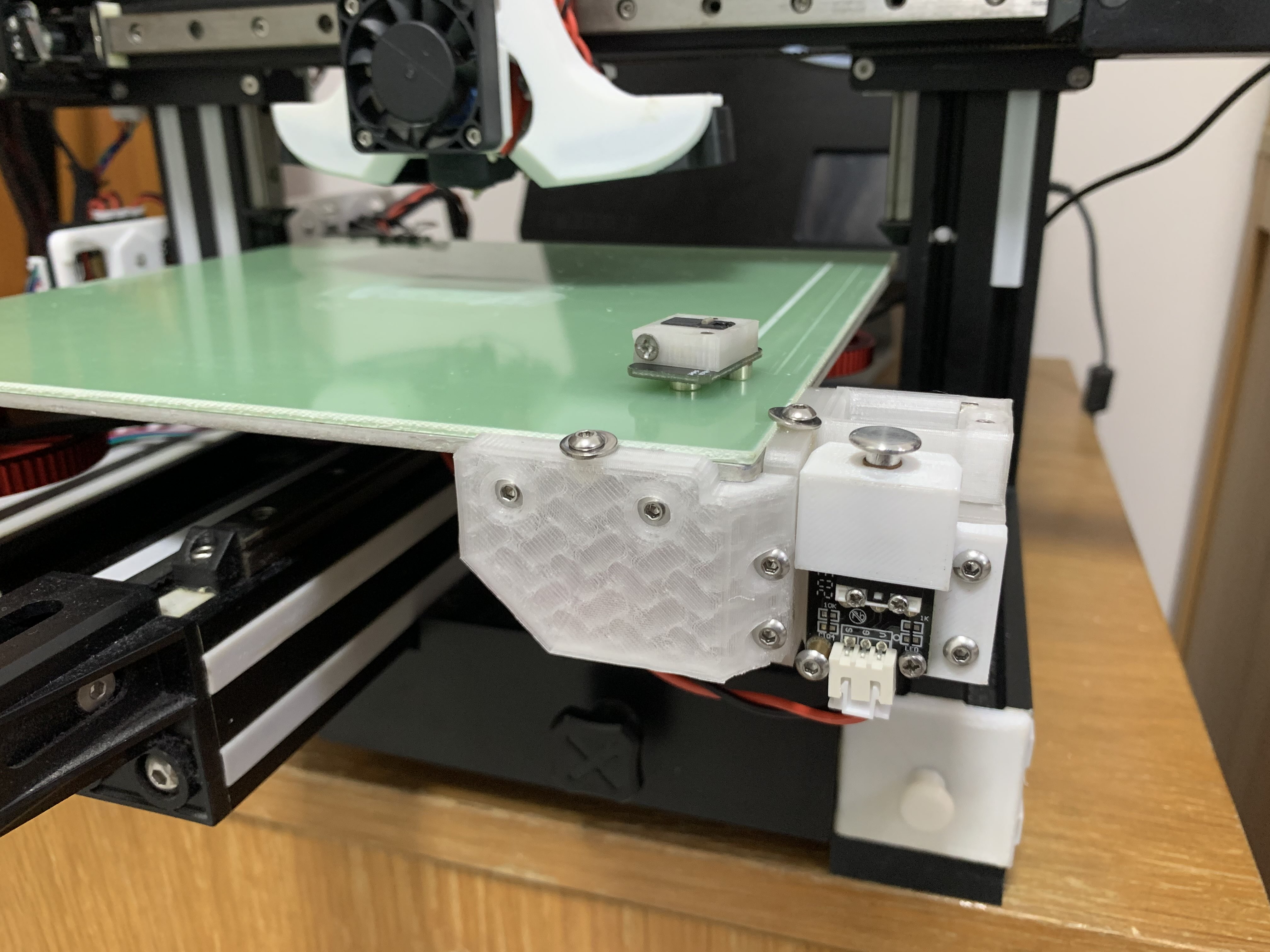 Combined Sexbolt and Klicky probe mount for Ender style beds