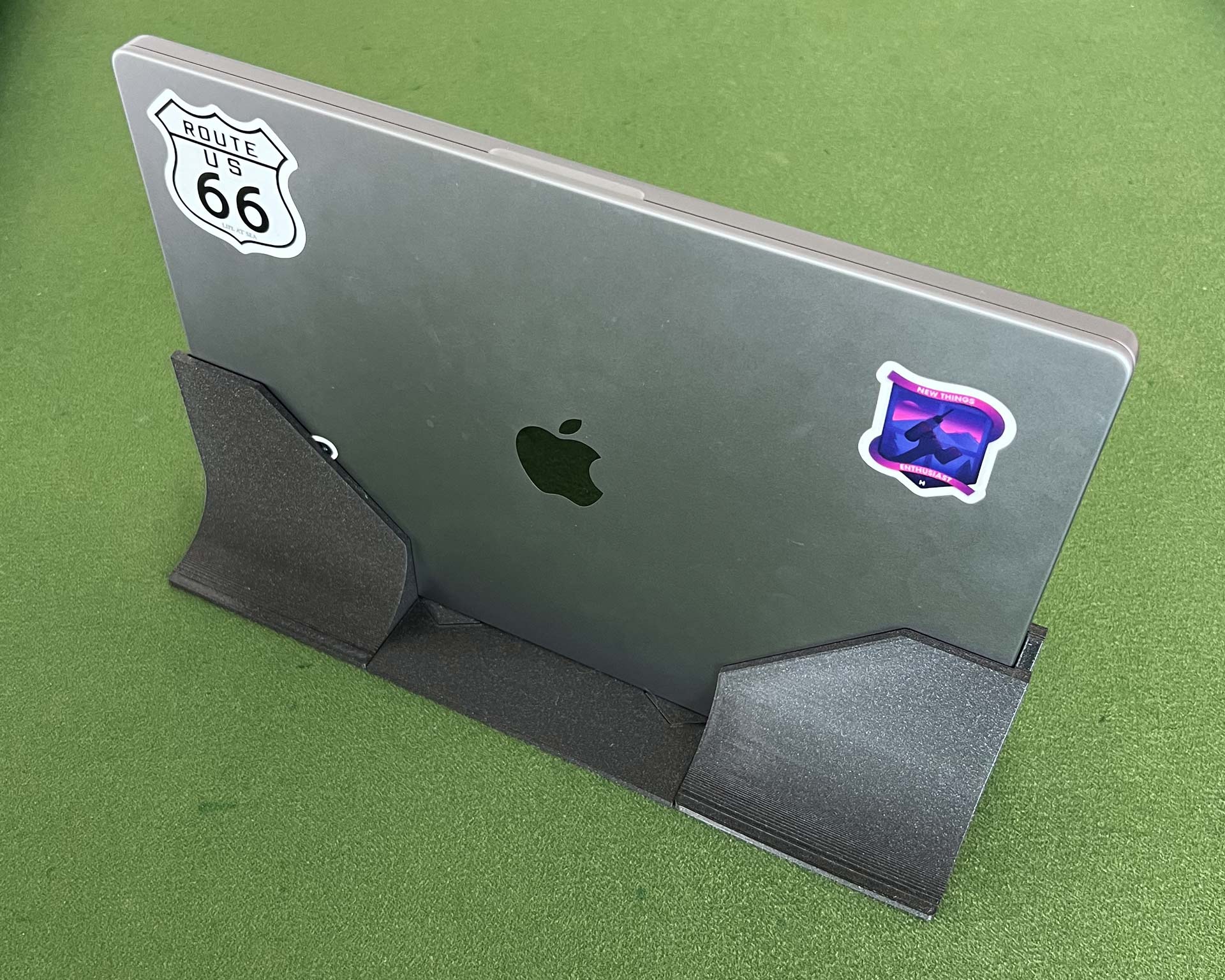 Vertical Stand for MacBook Pro ''16