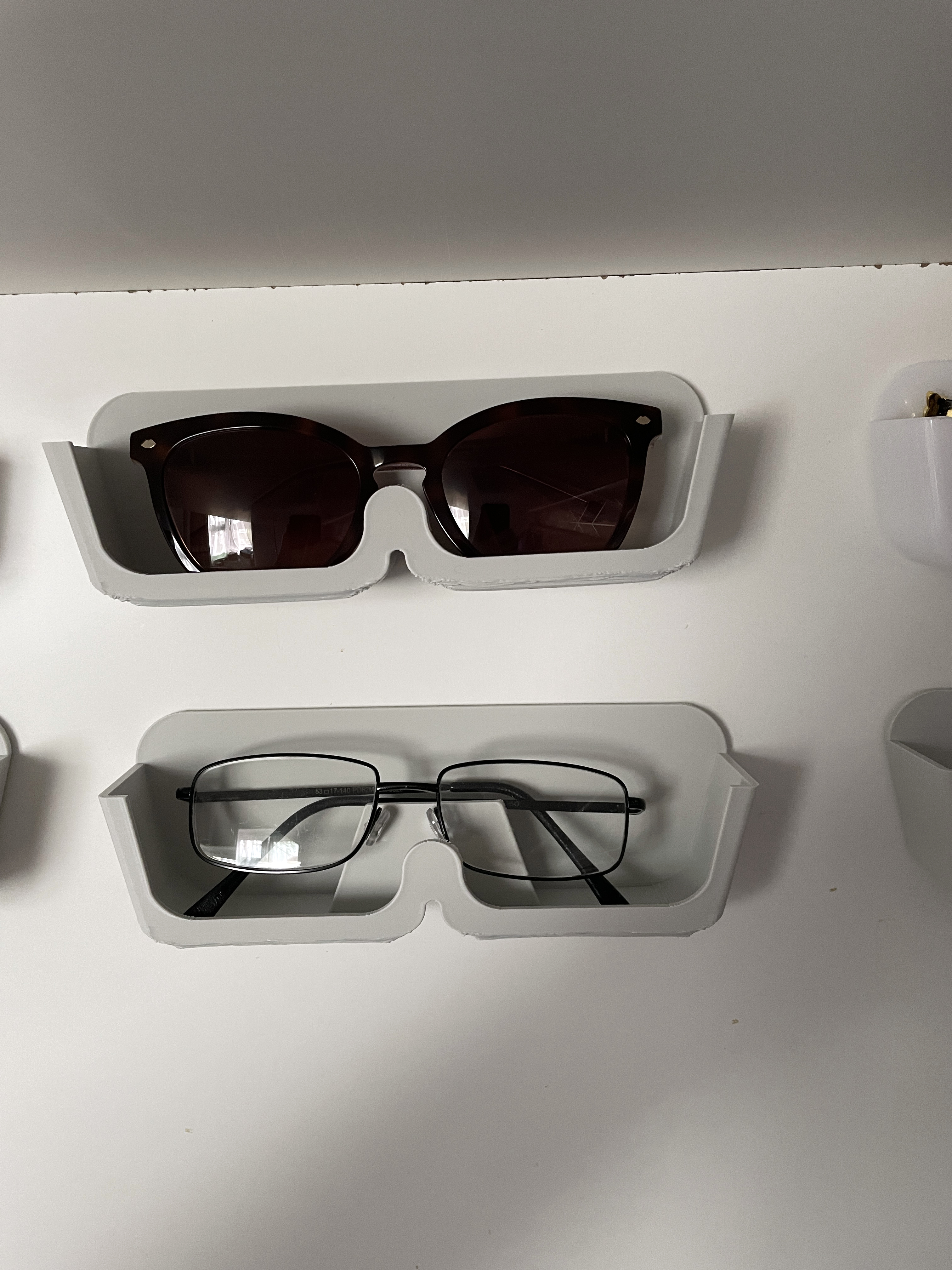Glasses / Sunglasses Holder