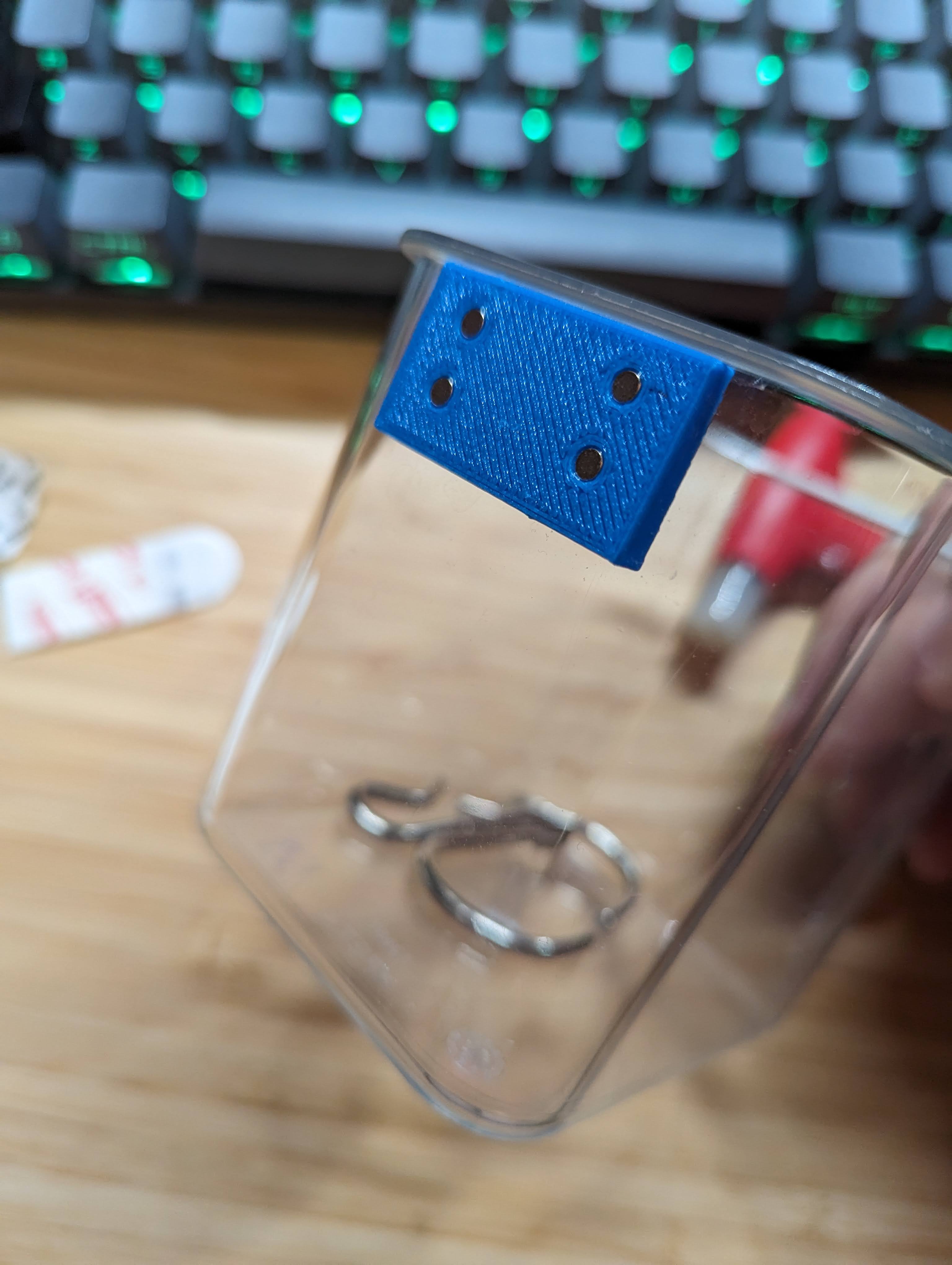 Magnet catcher/stopper for IKEA SKÅDIS Container with lid