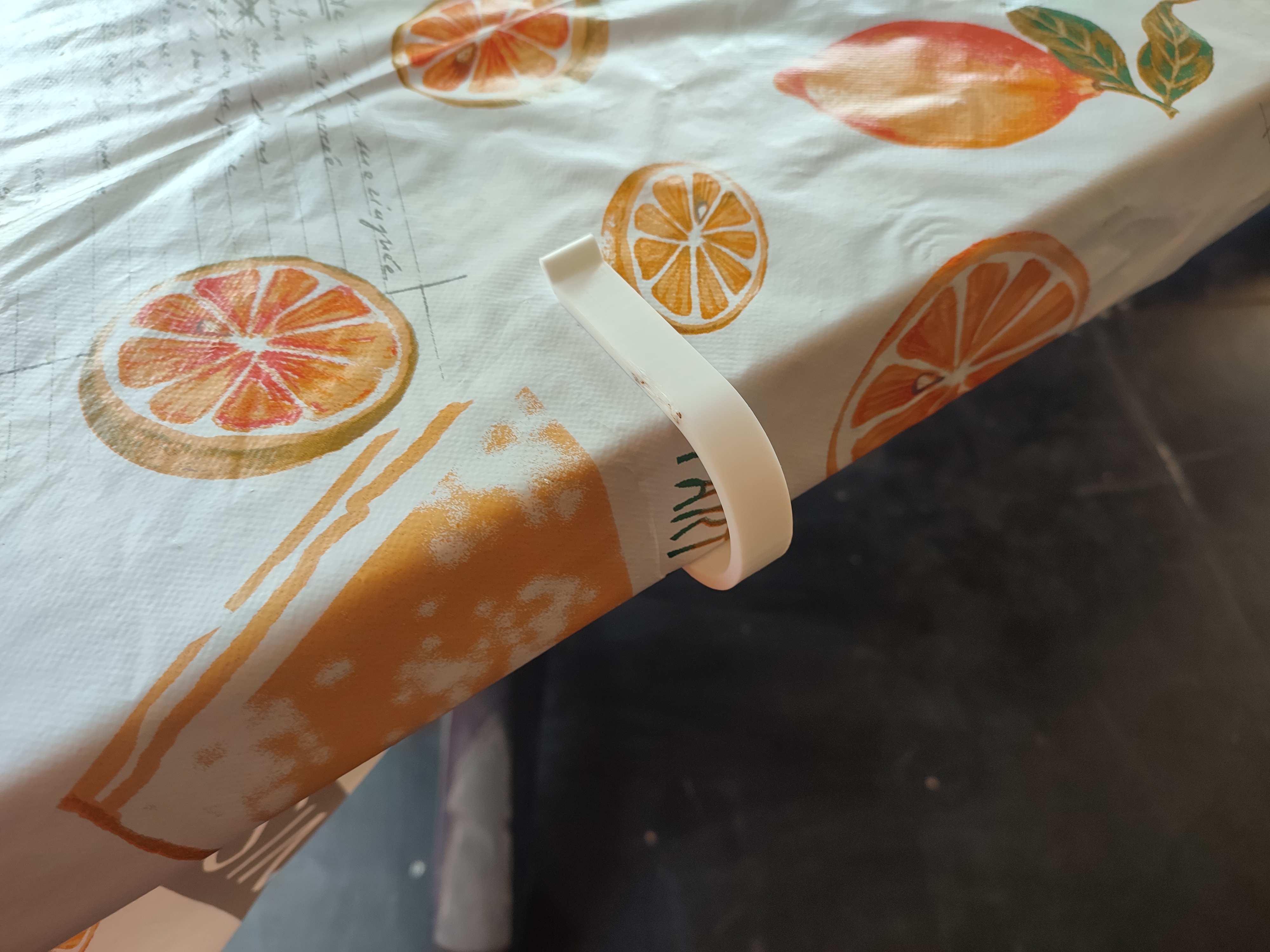 Tablecloth fastener