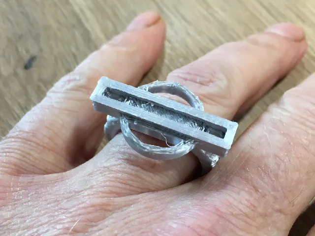 bague style art deco pour main plus fine