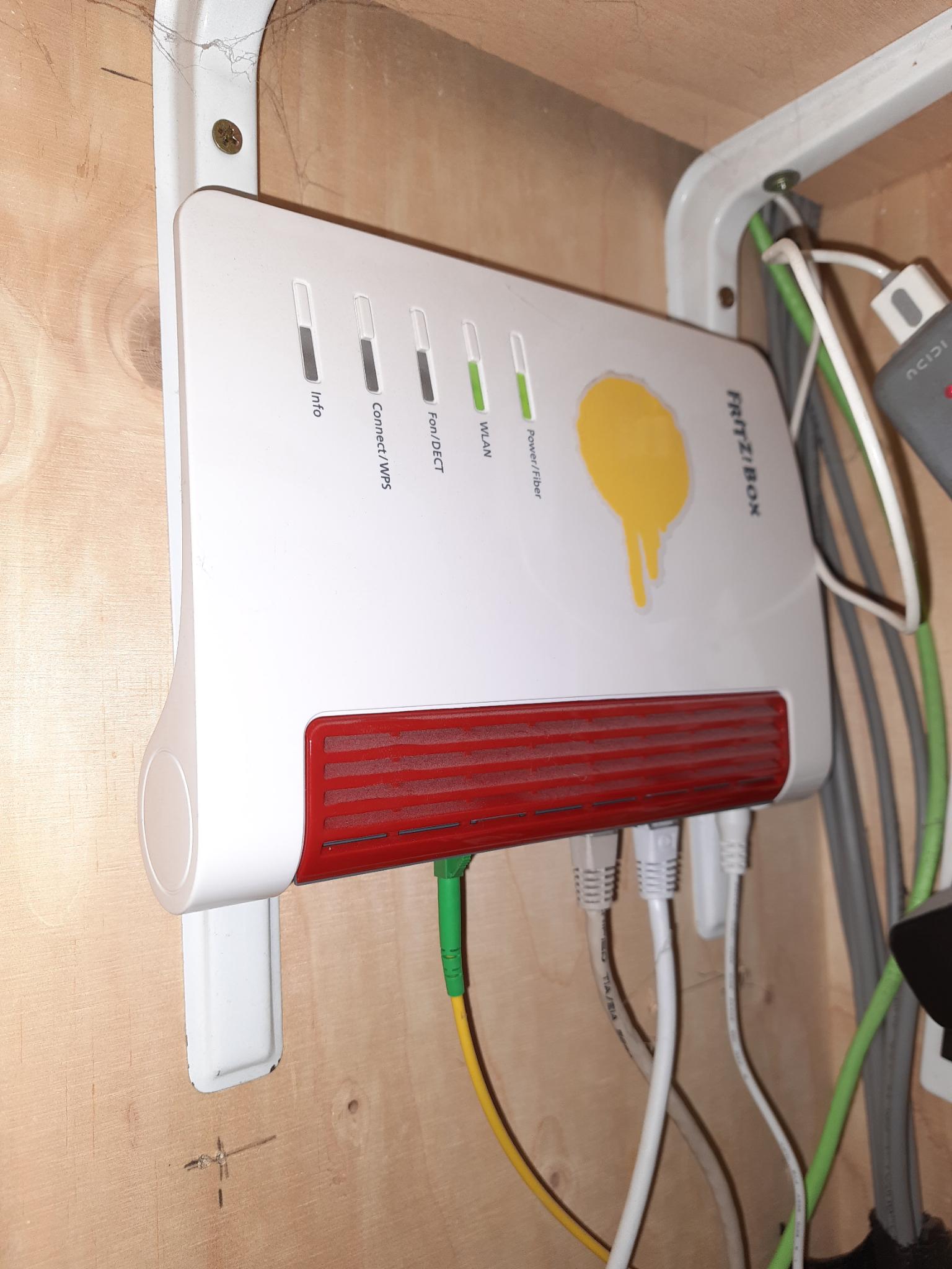 customizable mount for fritzbox 5530 by SimonO | Download free STL ...