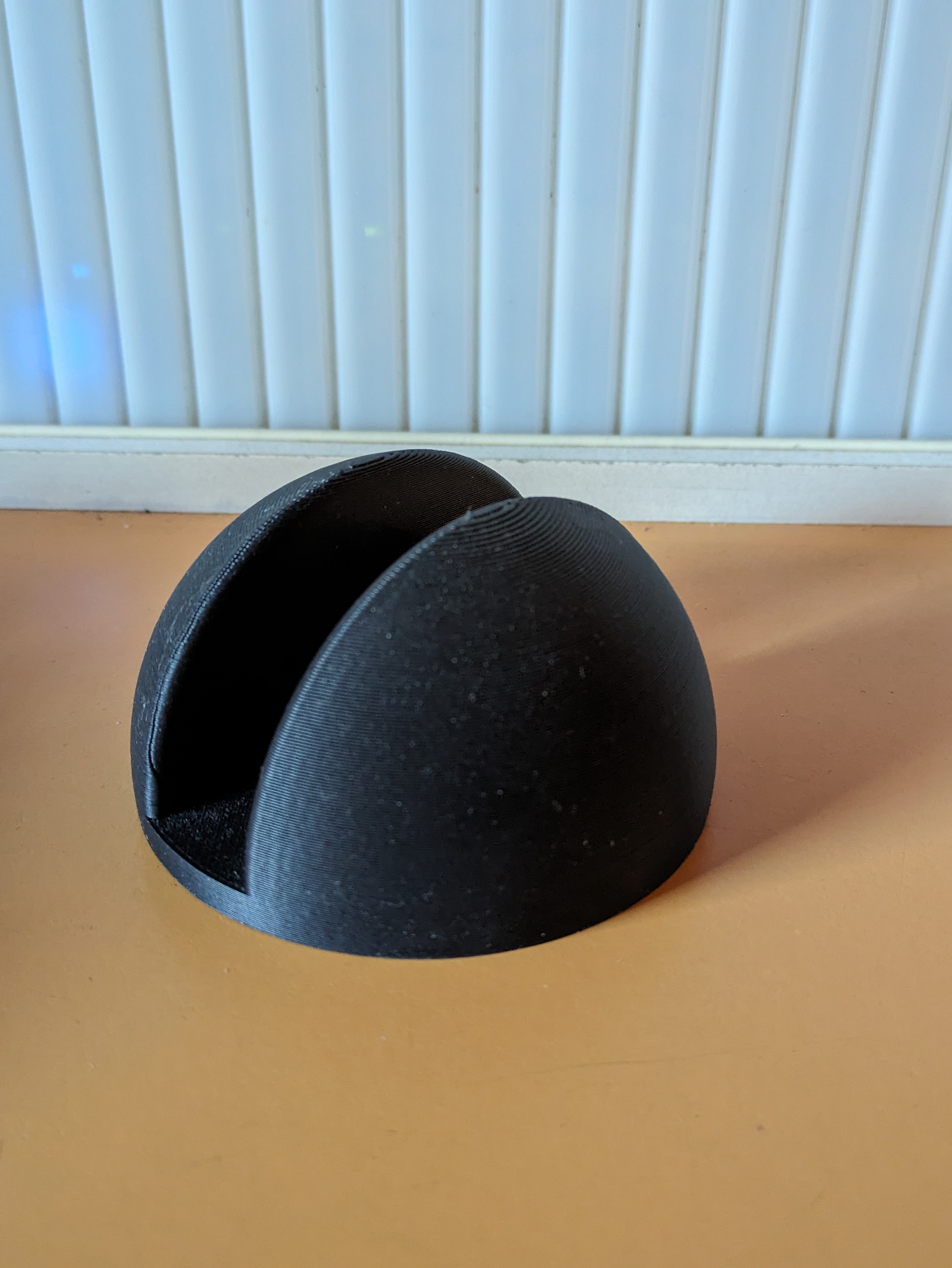 Closed laptop stand (freecad file included)