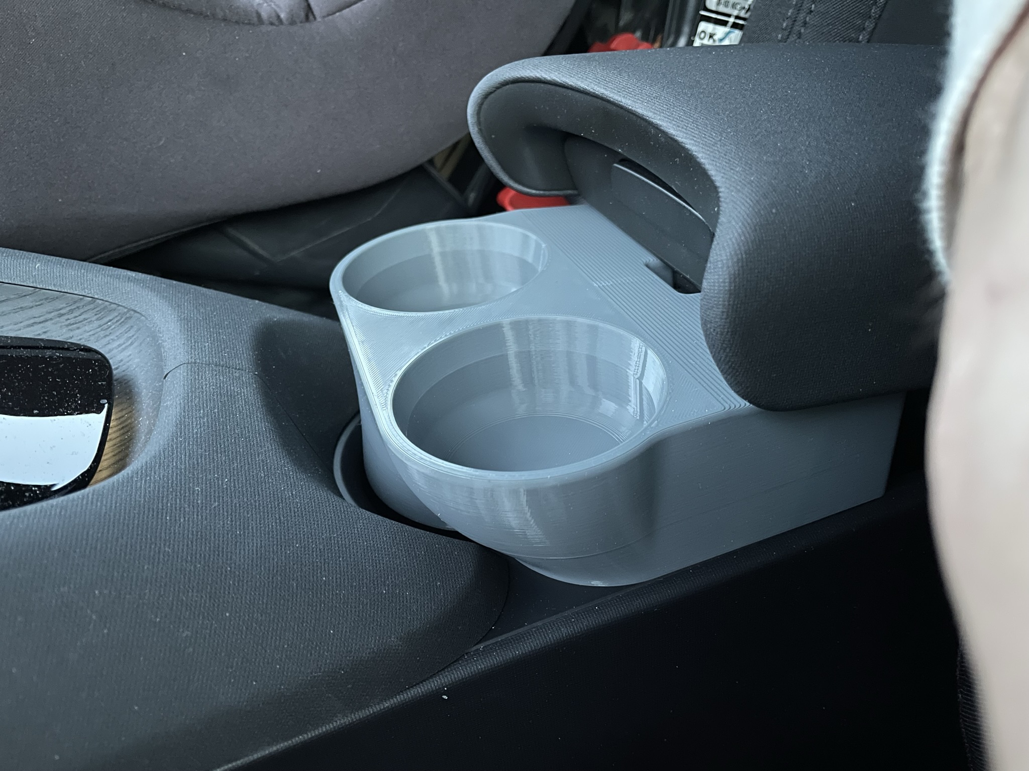 Polestar 2 Cupholder and Armrest par Gadeberg Téléchargez
