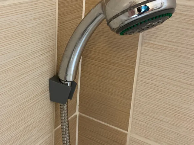 Shower holder / držák na sprchu